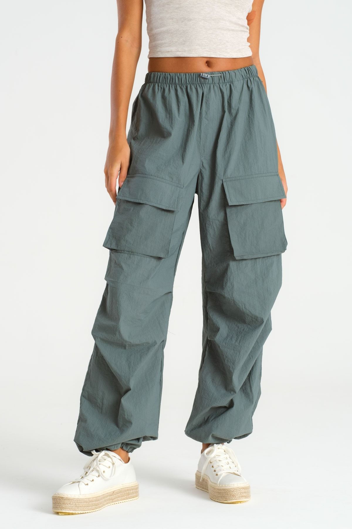 its basic Kadın Su Yeşili Paraşüt Kumaş Kargo Cep Jogger Pantolon