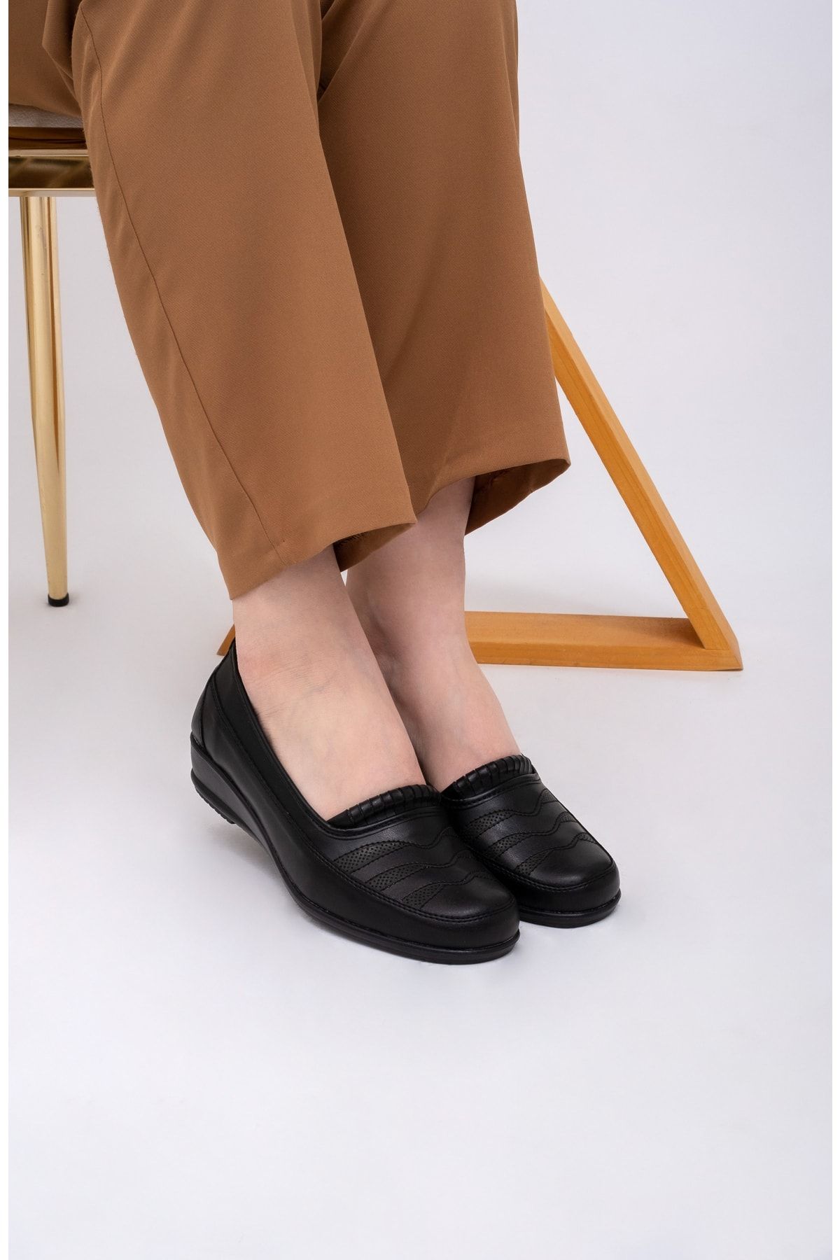 THE FRİDA SHOES Siyah Içi Hakiki Deri Günlük Ortopedik Taban Lazerli Dolgu Topuk Kadın Ayakkabı 427siyah