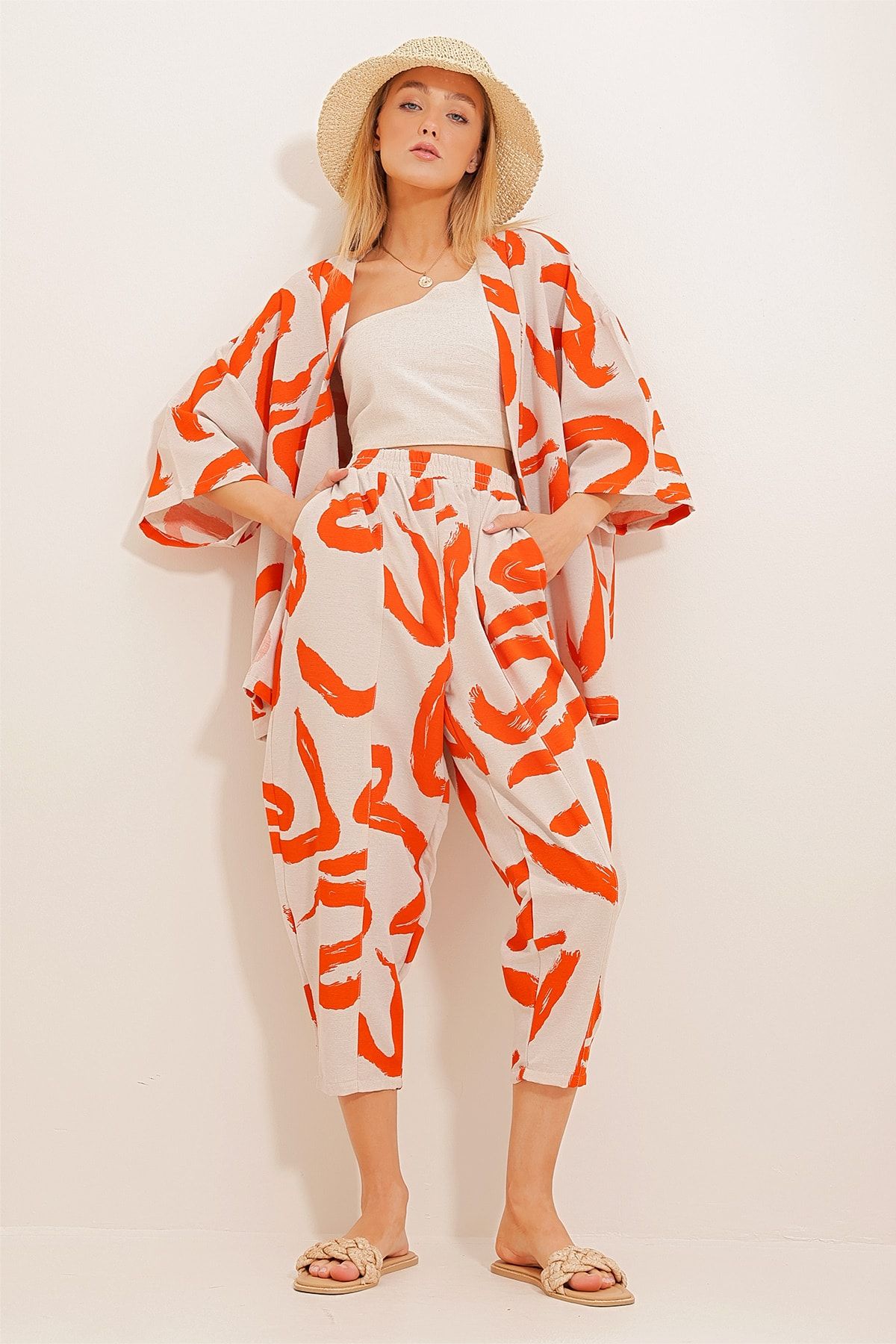 Trend Alaçatı Stili Kadın Turuncu Desenli Şalvar Pantolon Ve Kimono Takım ALC-X10581
