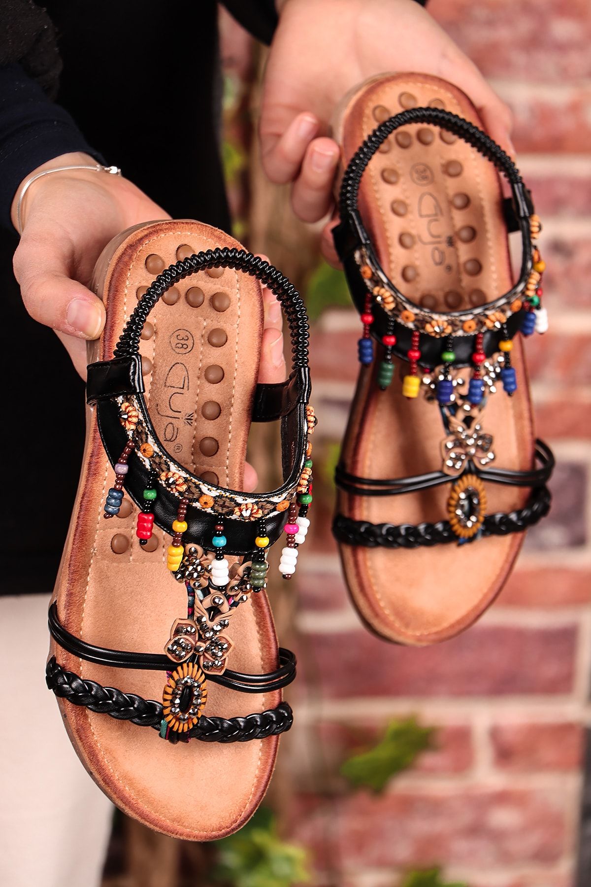 Vojo Gj Soria Masaj Tabanlı Taş Detaylı Kadın Sandalet