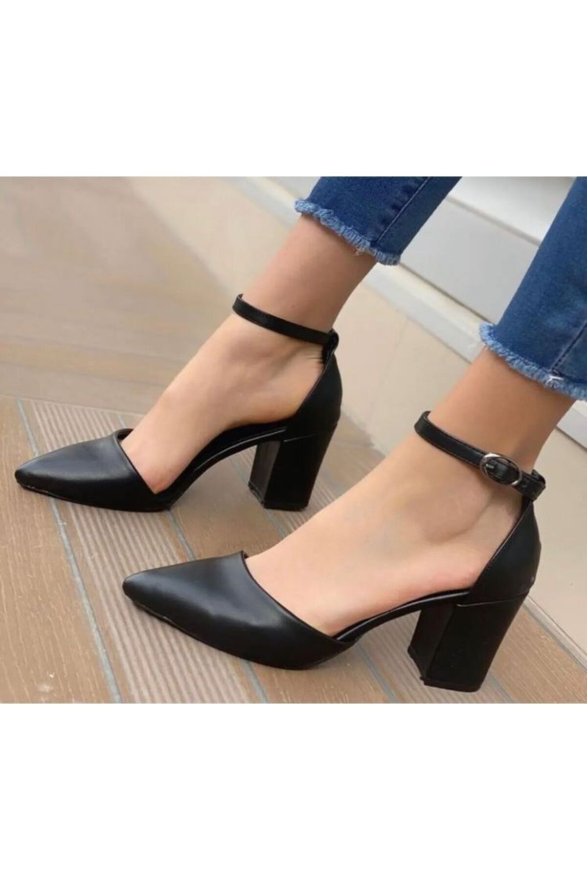 Demashoes Kadın Siyah Tek Bant Topuklu Ayakkabı