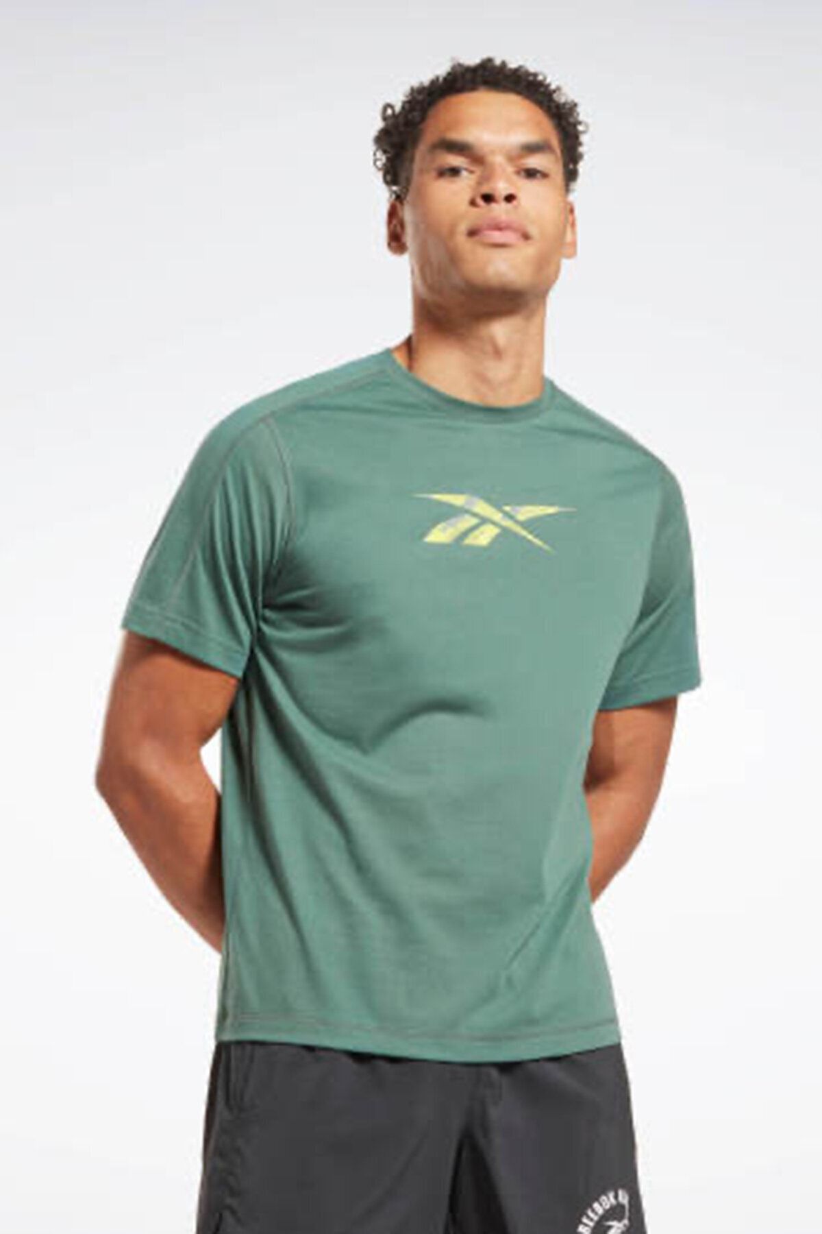Reebok TRAIN SPEEDWICK GFX Yeşil Erkek Kısa Kol T-Shirt
