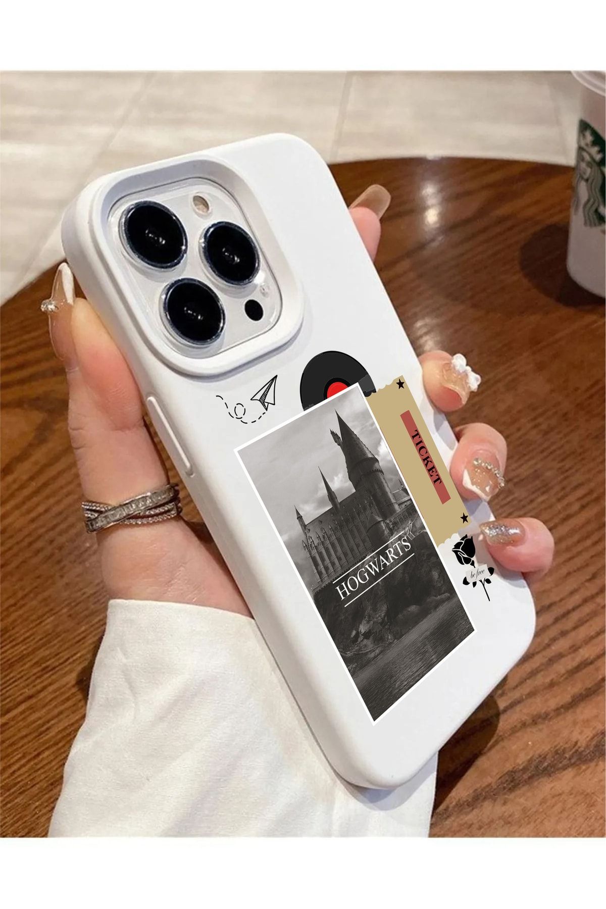 casesing Iphone 14 Pro Uyumlu  Beyaz Lansman Hogwarts Tasarımlı İçi Süet Kaplı Kılıf