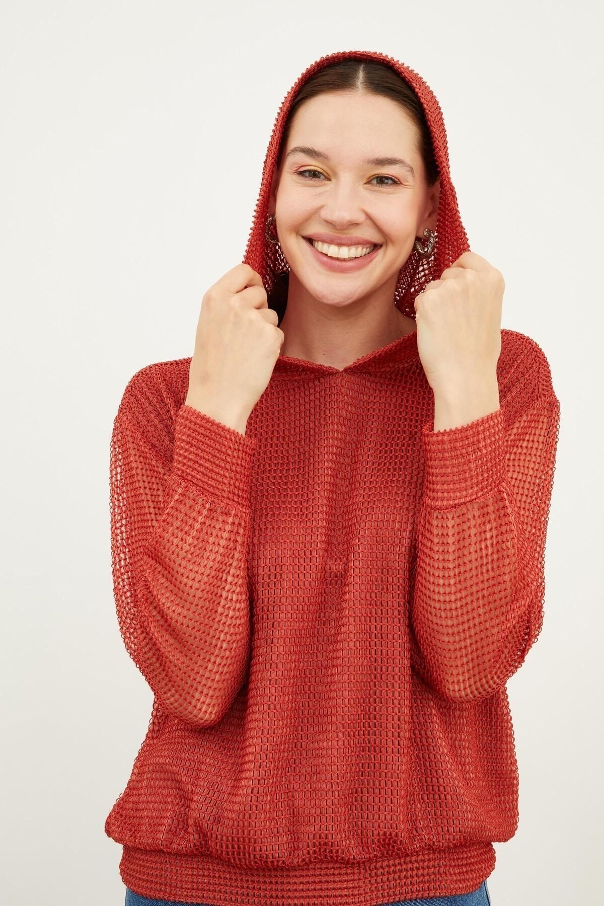 Hanna's Kadın Kapüşonlu Oversize Ajurlu Örme Kumaş Düz Renk İçi Astarlı Uzun Kollu Sweatshirt