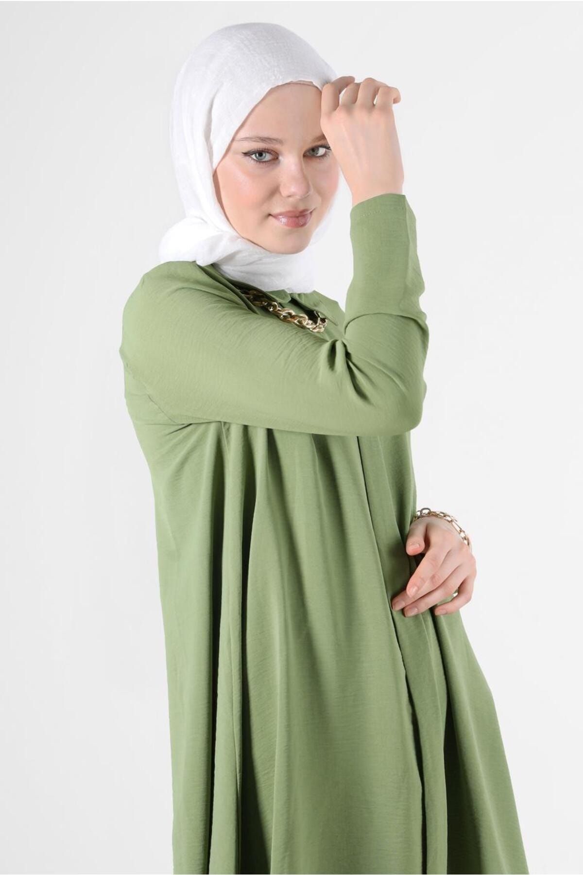 TRENDTESETTÜR Kadın Yeşil (ÇAĞLA) Yakası Zincirli Asimetrik Kesim Tunik 1301