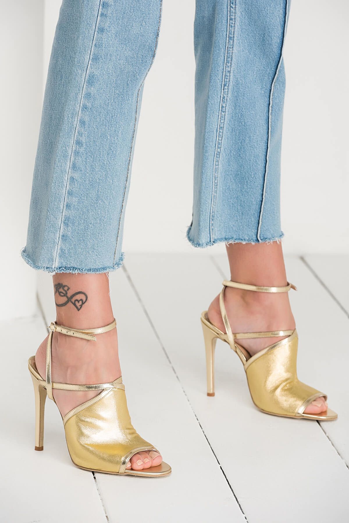 Derimod Hakiki Deri Altın Rengi Kadın Topuklu Ayakkabı