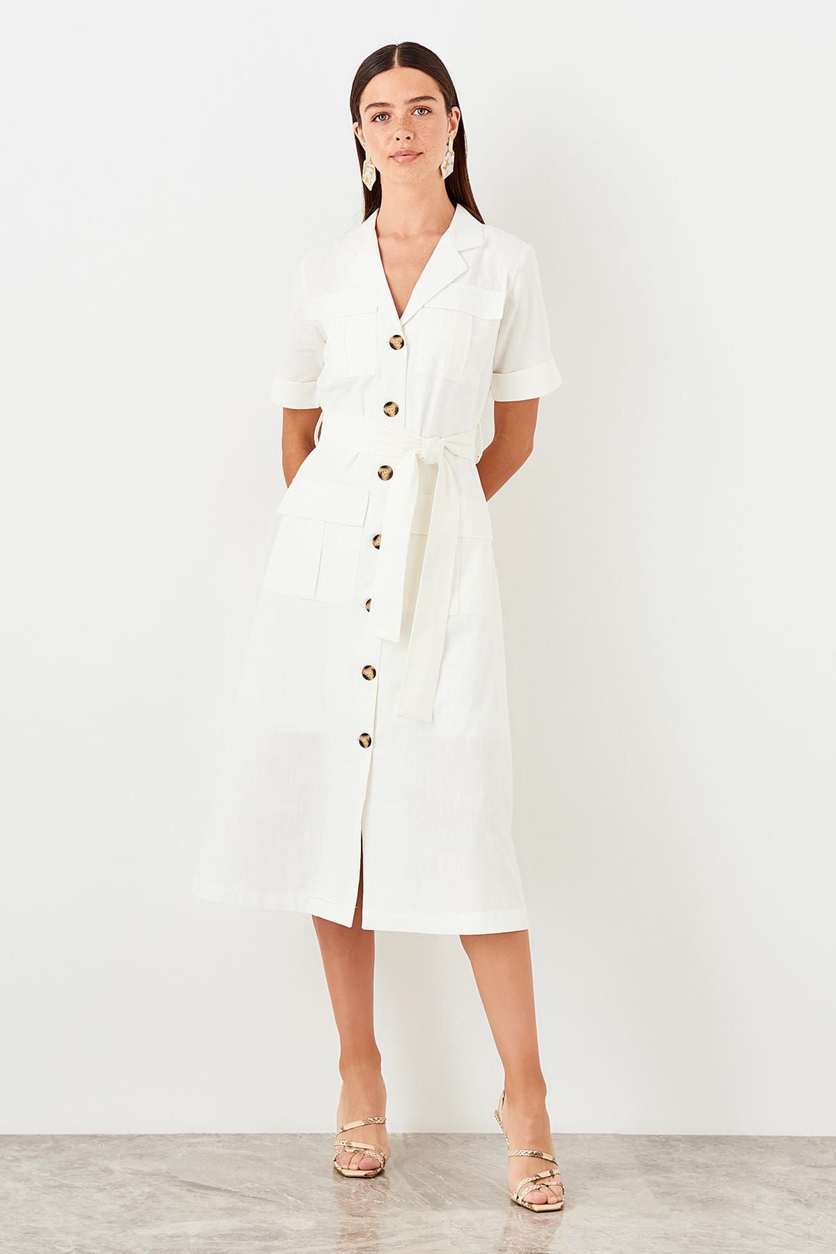 TRENDYOLMİLLA Beyaz Düğmeli Elbise TWOSS19EL0071