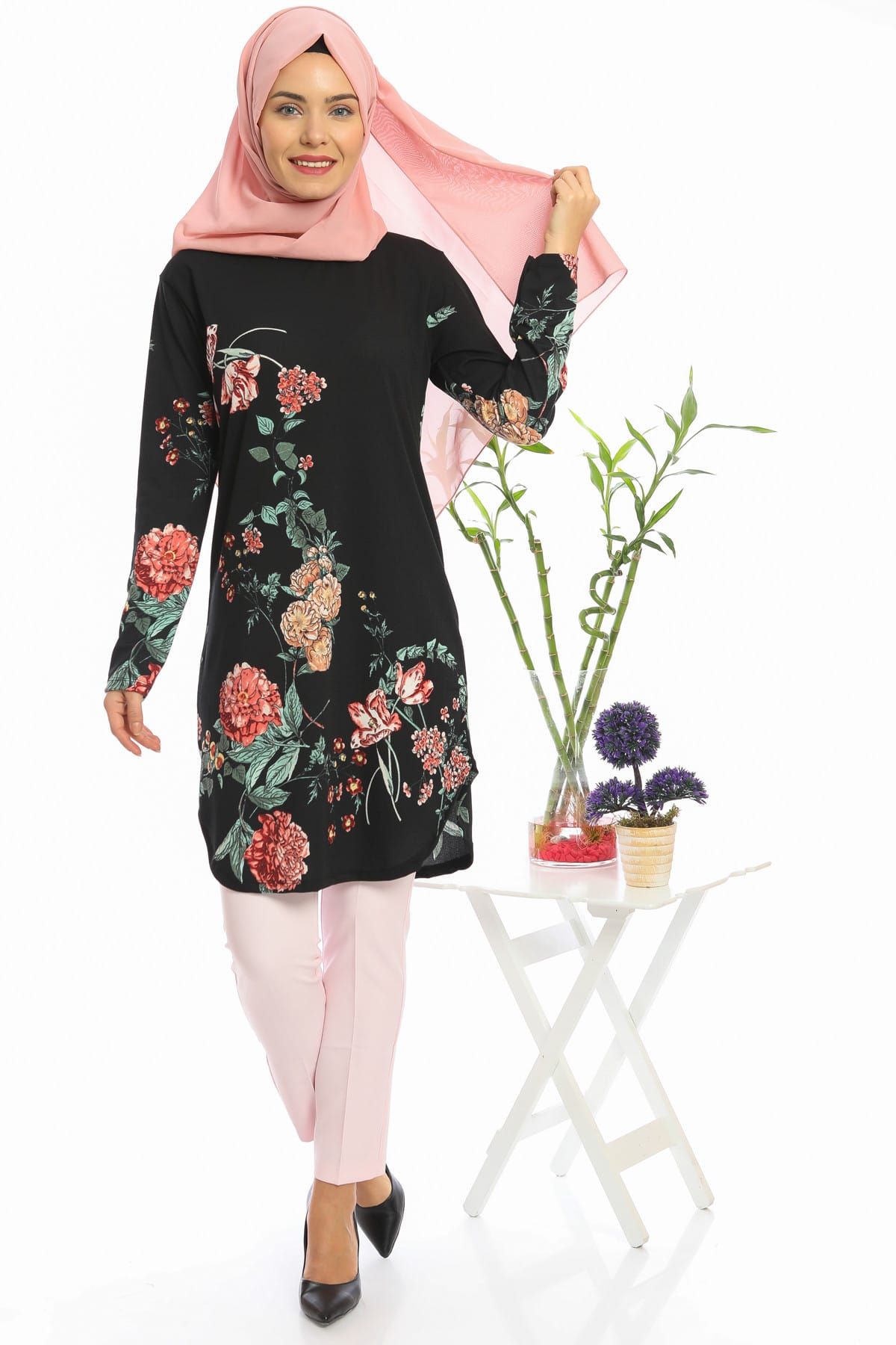 Moda Ekru Kadın Siyah Çiçek Desenli Tunik 02918YBTNK01083
