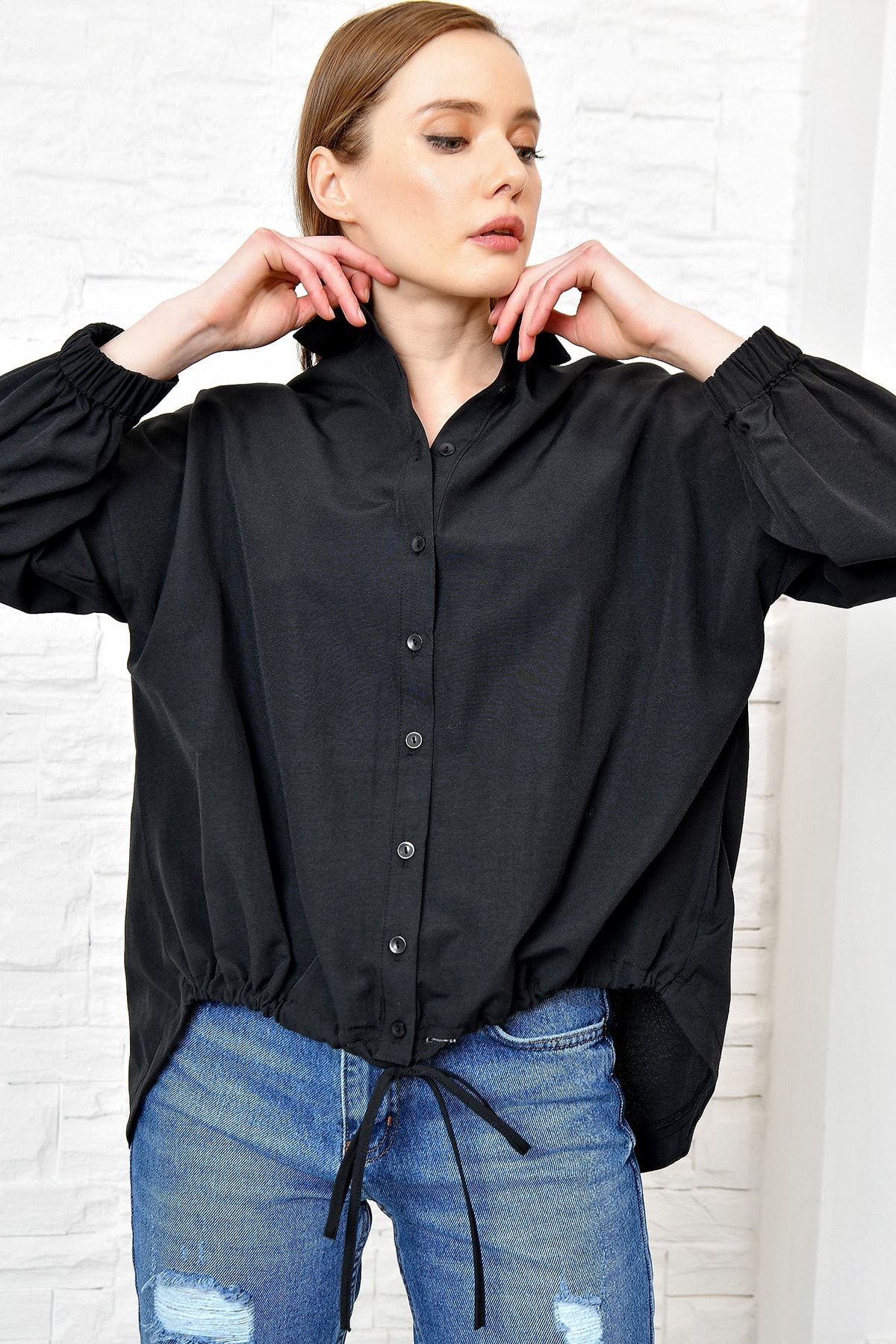 Trend Alaçatı Stili Kadın Siyah Sırtı Büzgülü Bağcıklı Poplın Gömlek ALC-X3539