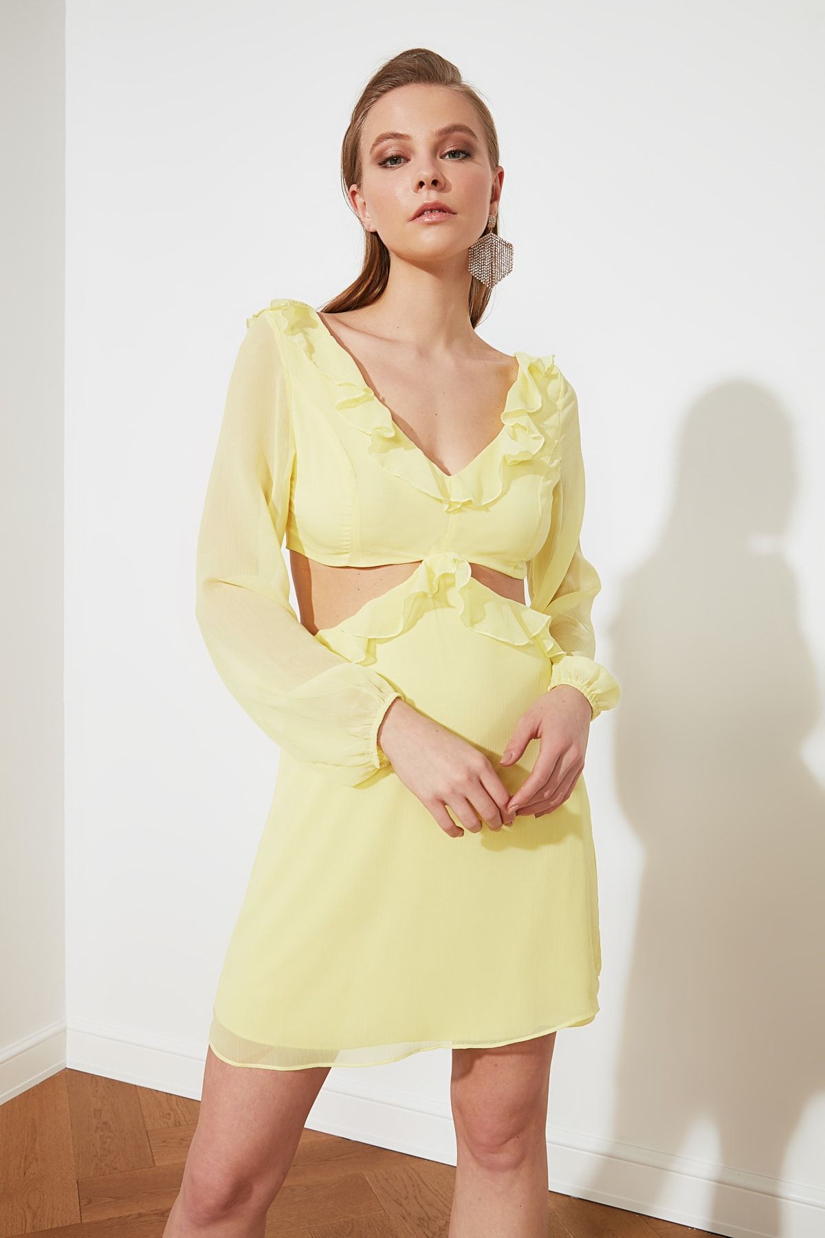 TRENDYOLMİLLA Sarı Volan Detaylı Şifon Elbise TPRSS21EL0904