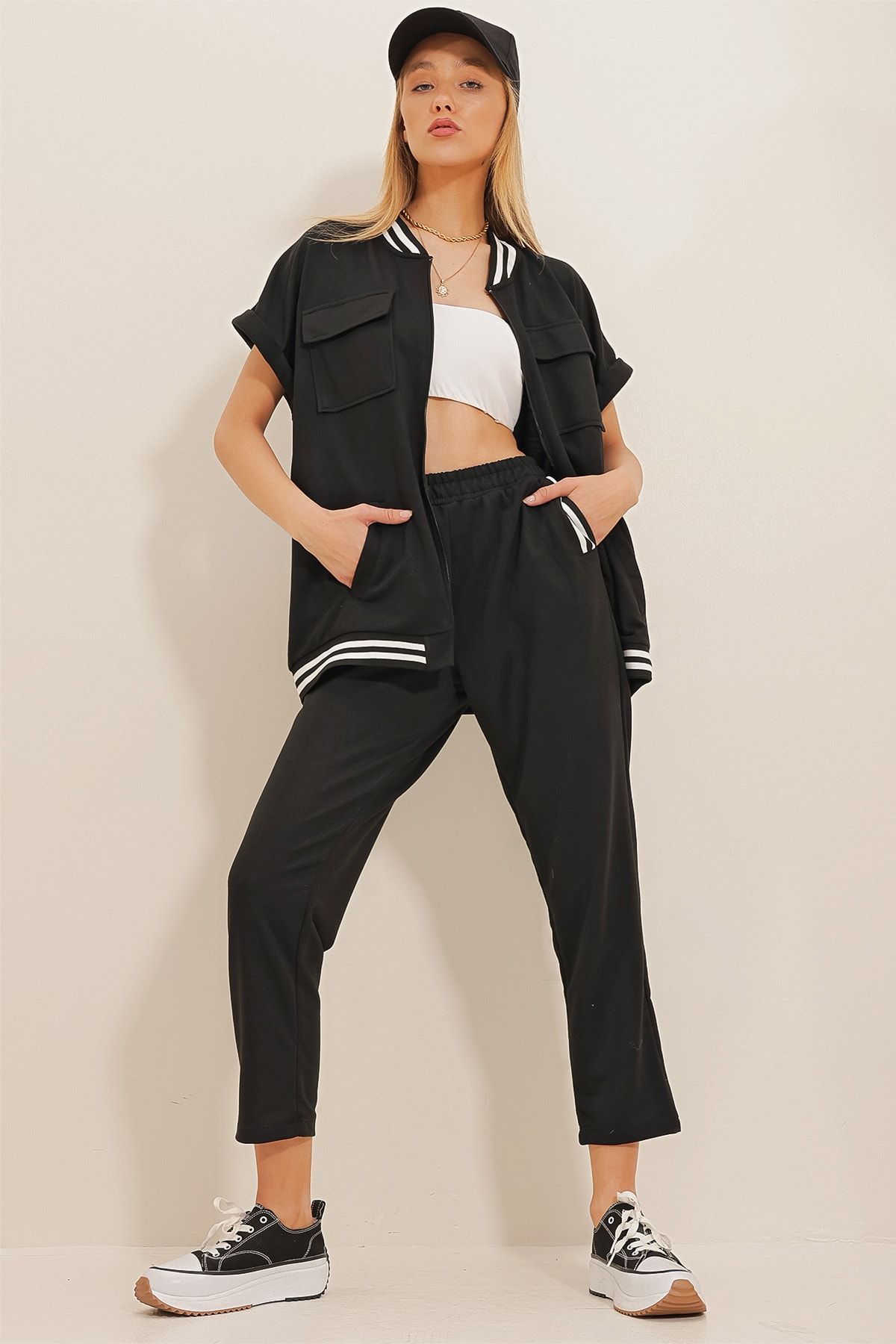 Trend Alaçatı Stili Kadın Siyah Dört Cepli Ribanalı Duble Kol Ceket Ve Pantolon Takım ALC-X10655