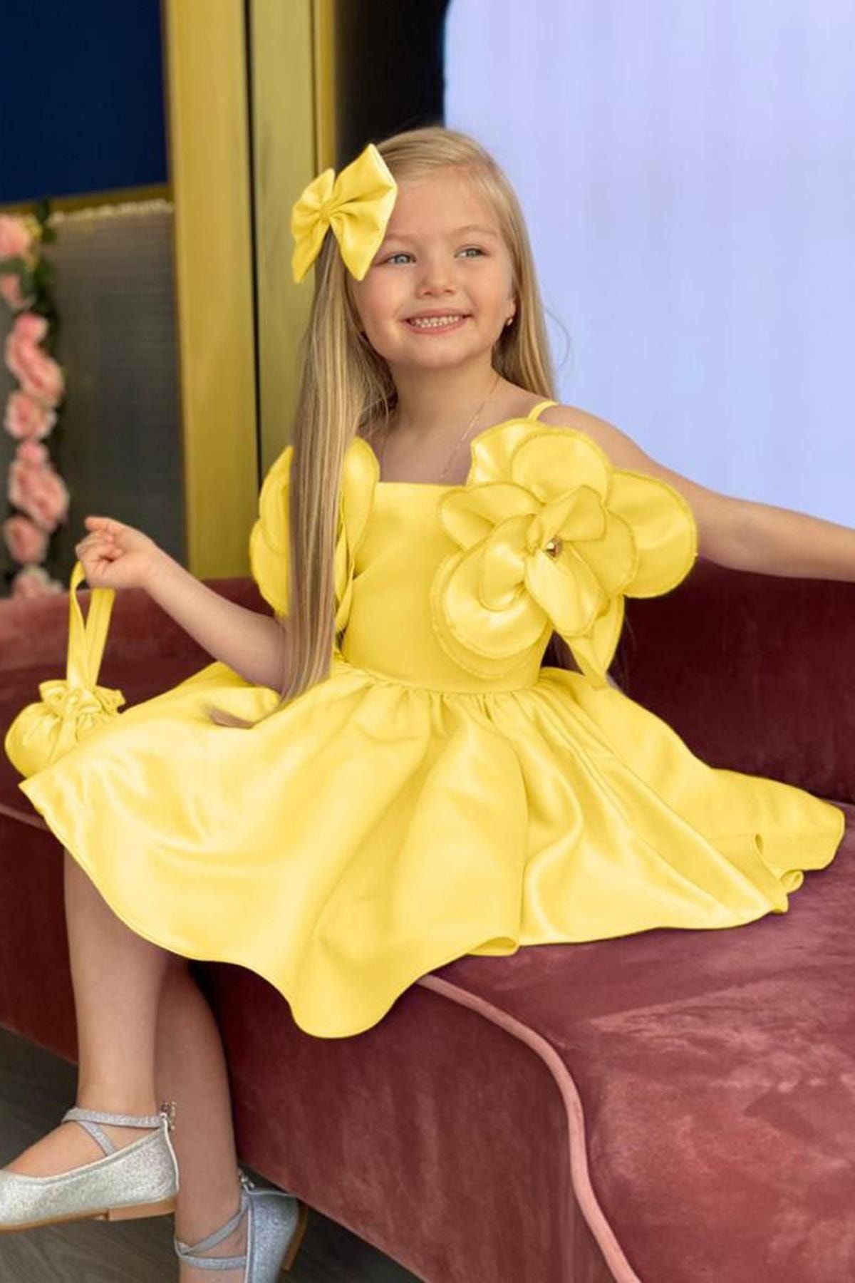 Riccotarz Kız Çocuk Göğsü Çiçekli Ve Çantalı Askılı Sarı Abiye