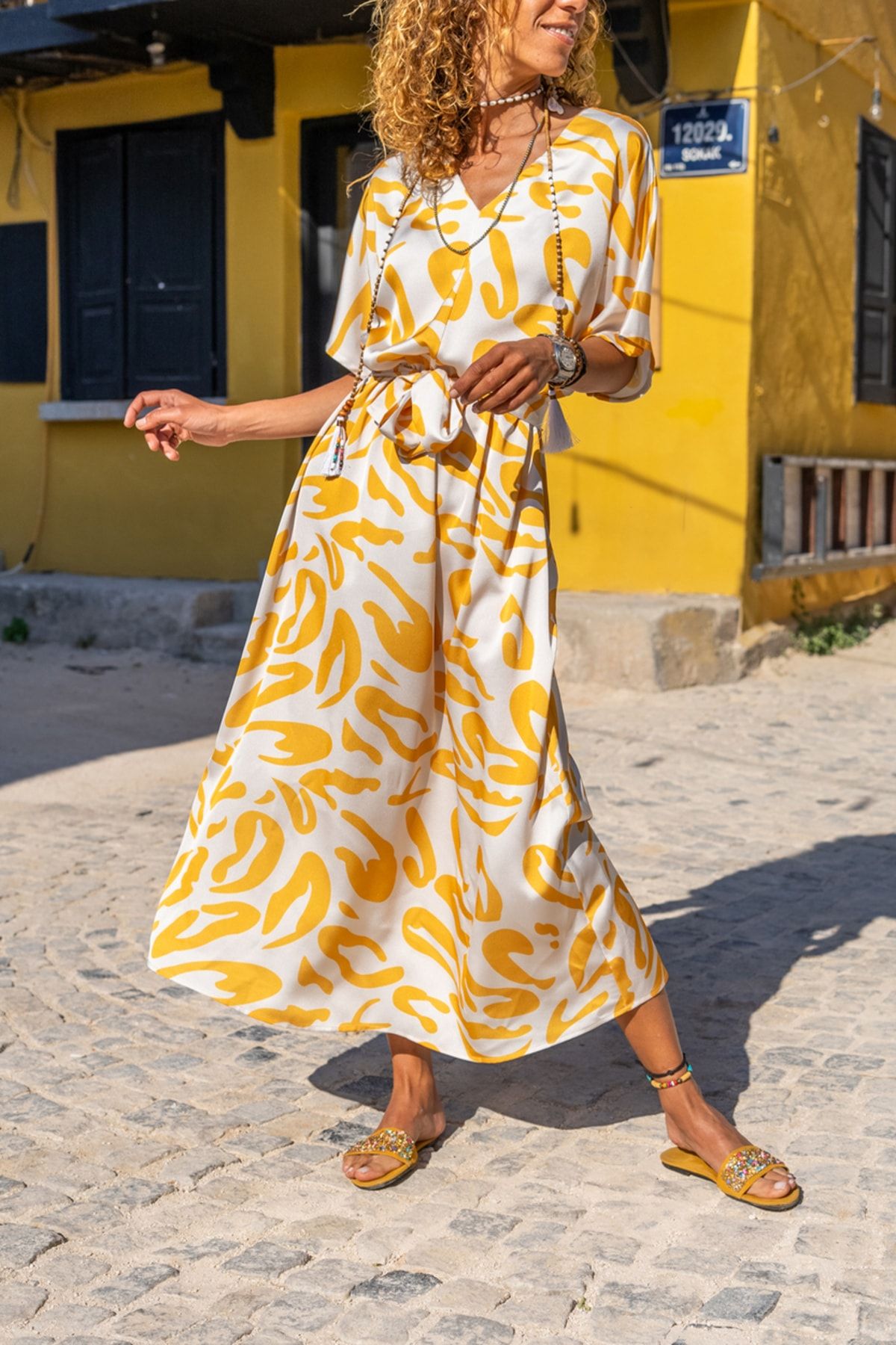 Güneşkızı Kadın Sarı Saten V Yaka Beli Büzgülü Kemerli Salaş Elbise Bst3246