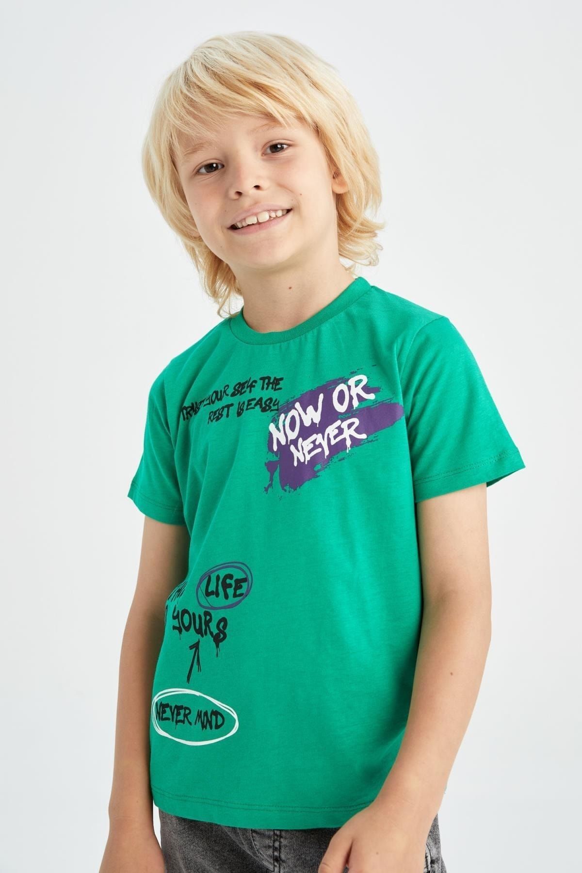 Defacto Erkek Çocuk Regular Fit Slogan Baskılı Bisiklet Yaka Kısa Kollu Pamuklu Tişört