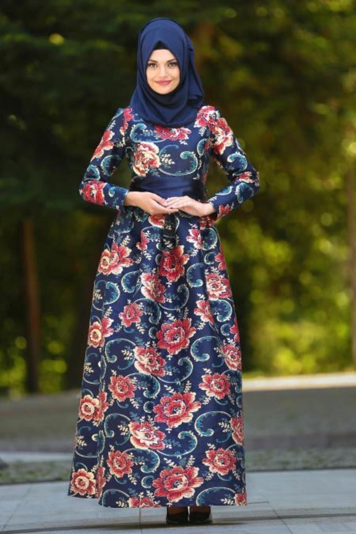 Neva Style Tesettürlü Abiye Elbise - Çiçek Desenli Jakarlı Lacivert Tesettür Abiye Elbise 24411L