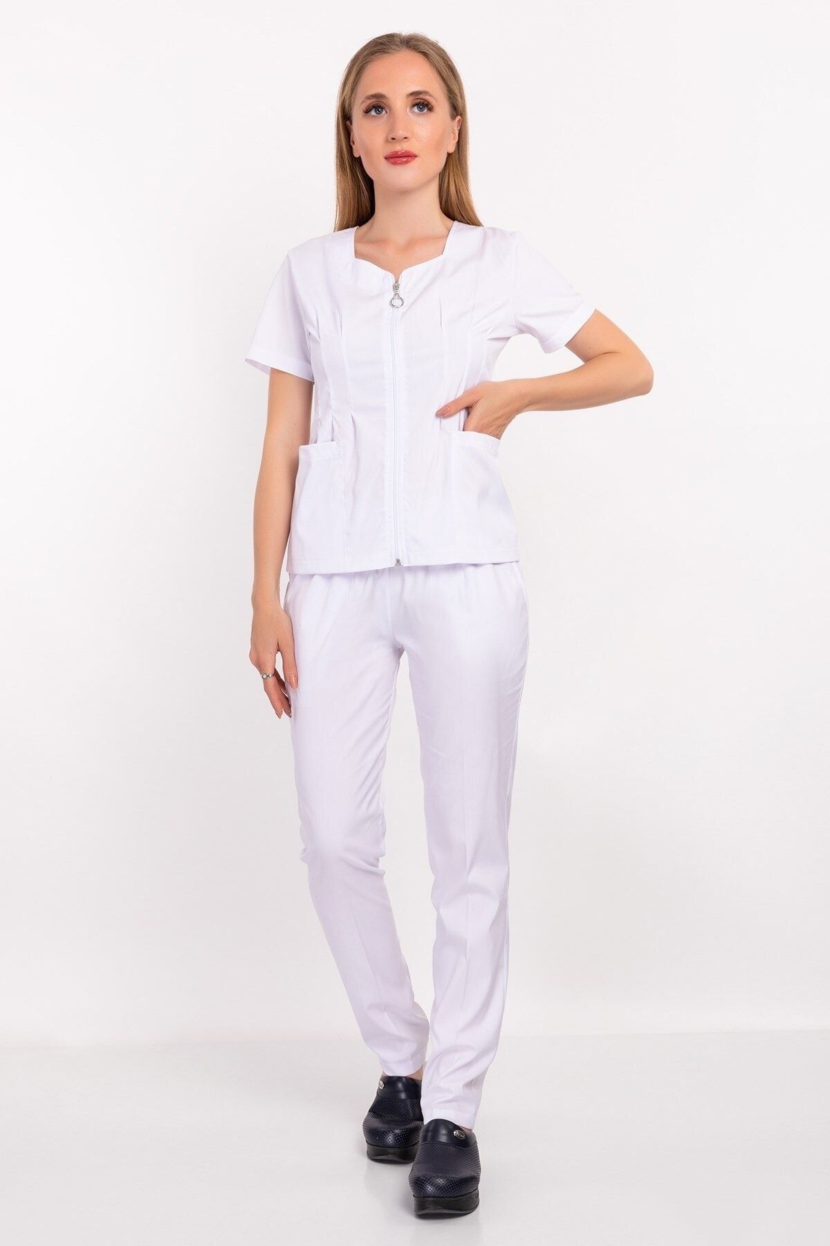 Nur Medikal Giyim Beyaz Renk Lily Model Fermuarlı Soft Likra Doktor, Hemşire Cerrahi Üniforma Takım