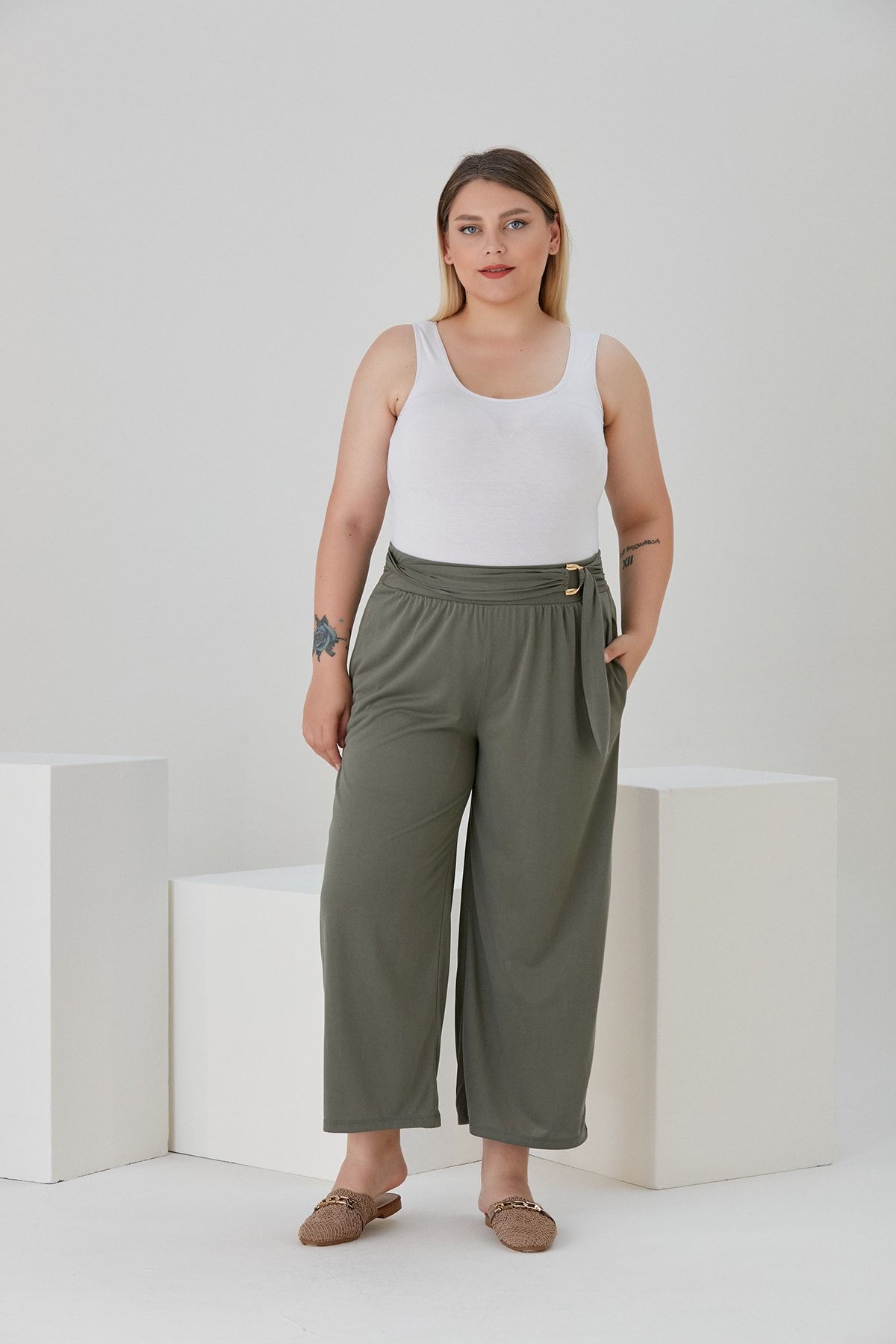 For Big Trend Kadın Büyük Beden Tokalı Kemerli Arka Bel Lastik Cepli Bol Paça Kısa Örme Esnek Pantolon