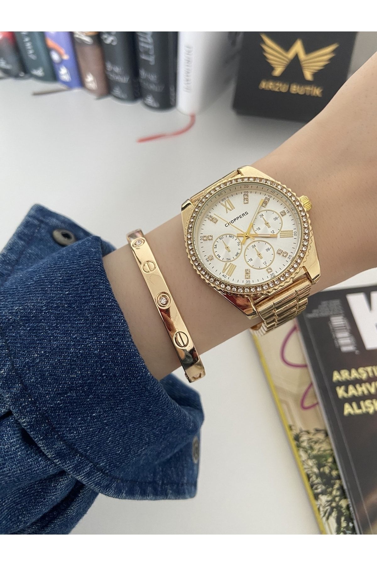 Arzu Butik Kadın kol saati taşlı metal kordon gold renk & yanındaki bileklik ile beraber