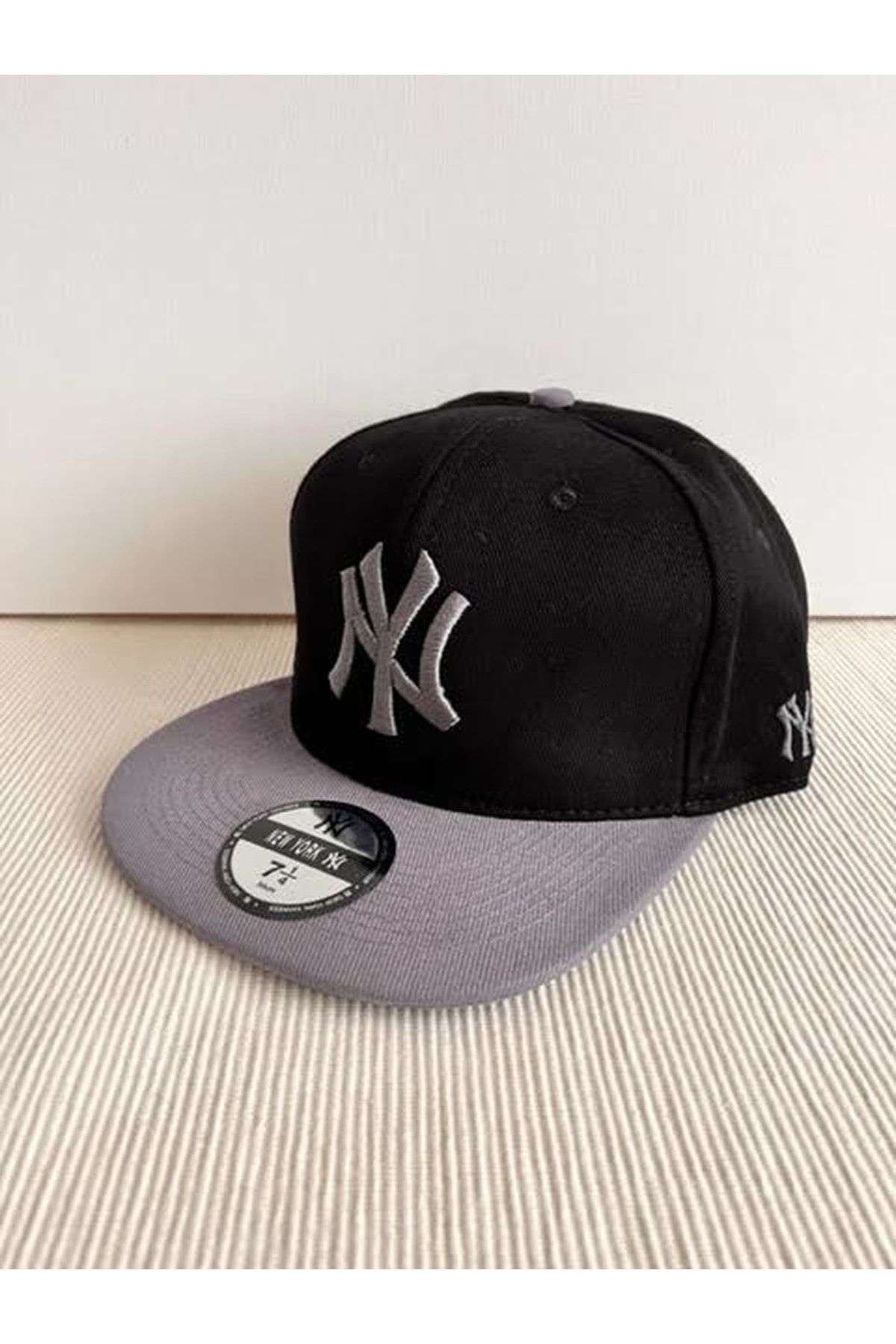 CosmoOutlet NY New York Logolu Arkasından Ayarlamalı Unisex Füme Siyah Hip Hop Şapka