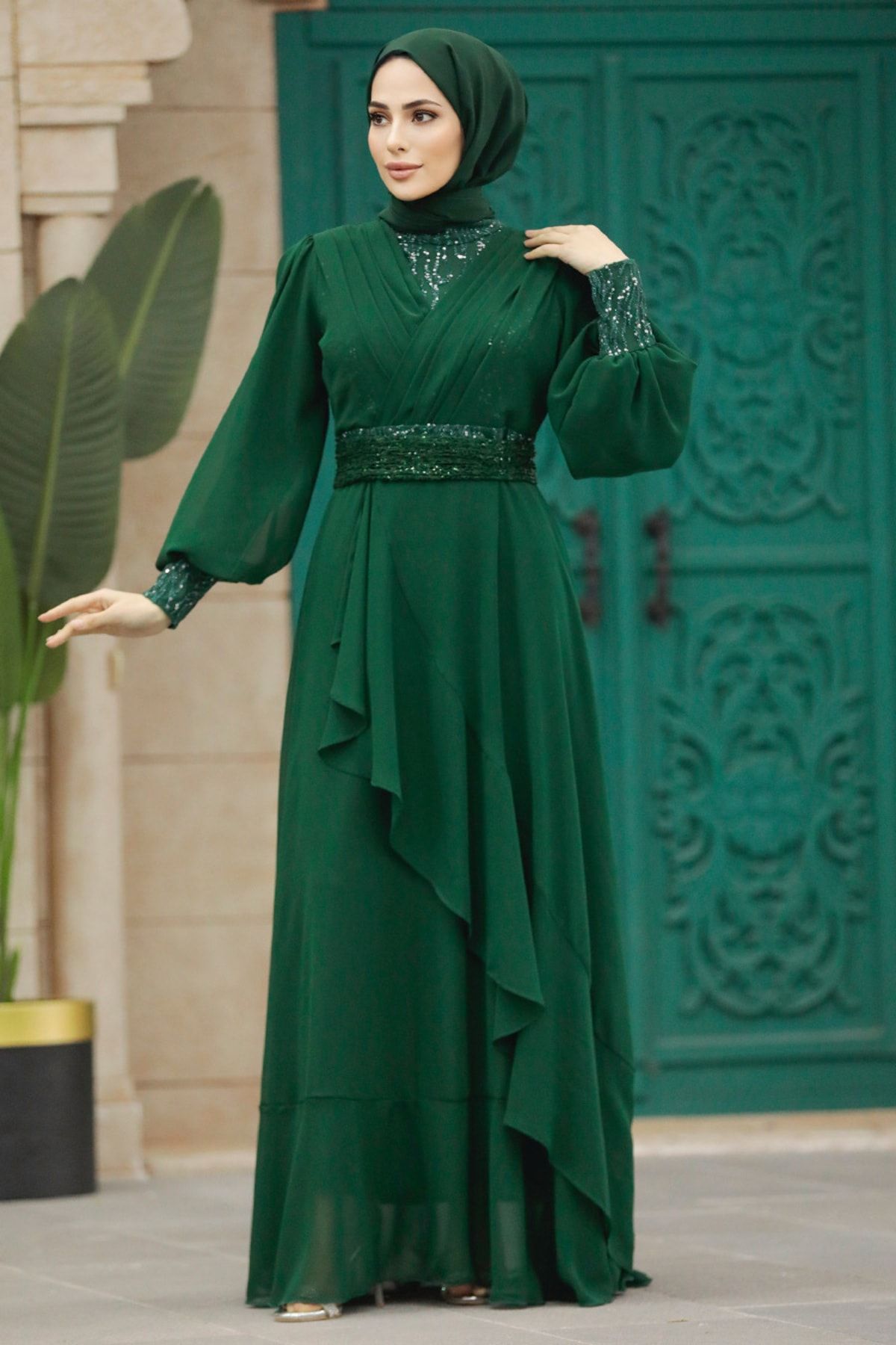 Neva Style Tesettürlü Abiye Elbise - Boncuk Detaylı Zümrüt Yeşili Tesettür Abiye Elbise 22201ZY