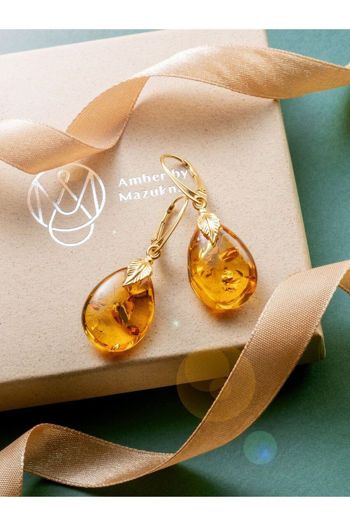 Amber by Mazukna Sertifikalı Baltık Damla Kehribar Küpe Sarı Renk Damla Kesim Ag 925 Gümüş Altın Kaplama