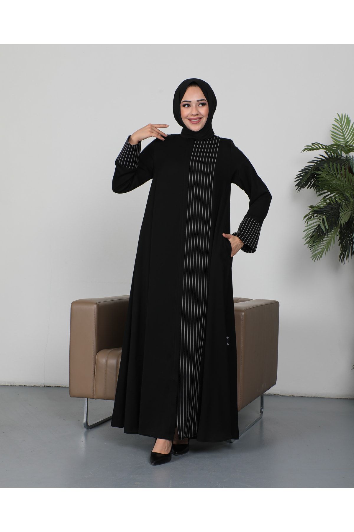 KADEEM Boydan Çizgili Dubai Ipeği Siyah Abaya