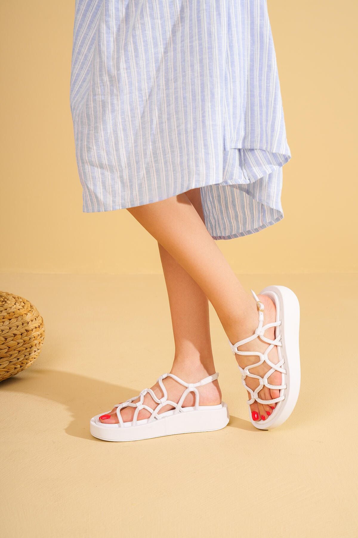 Awon ayakkabı Fern Hakiki Deri Beyaz Kalın Tabanlı Sandalet