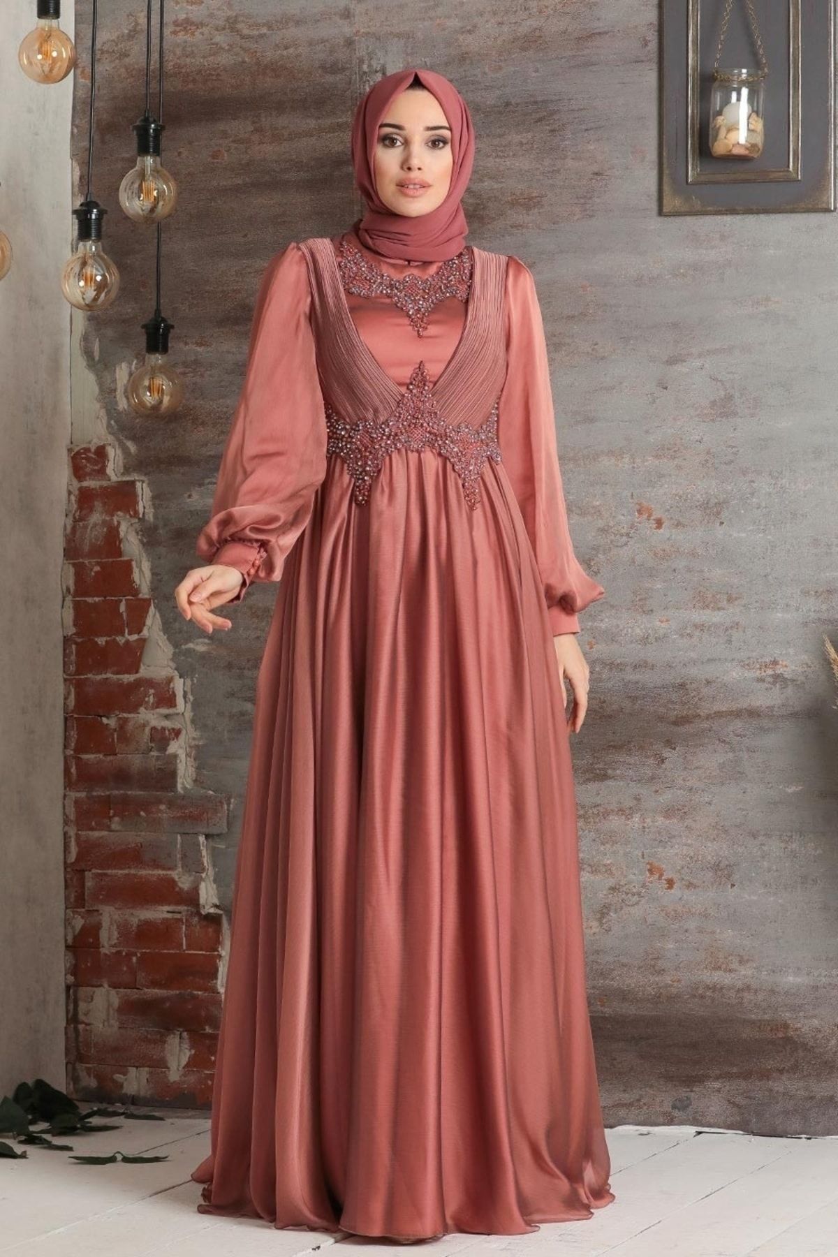 Neva Style Tesettürlü Abiye Elbise - Inci Detaylı Drapeli Kiremit Tesettür Abiye Elbise 21890krmt
