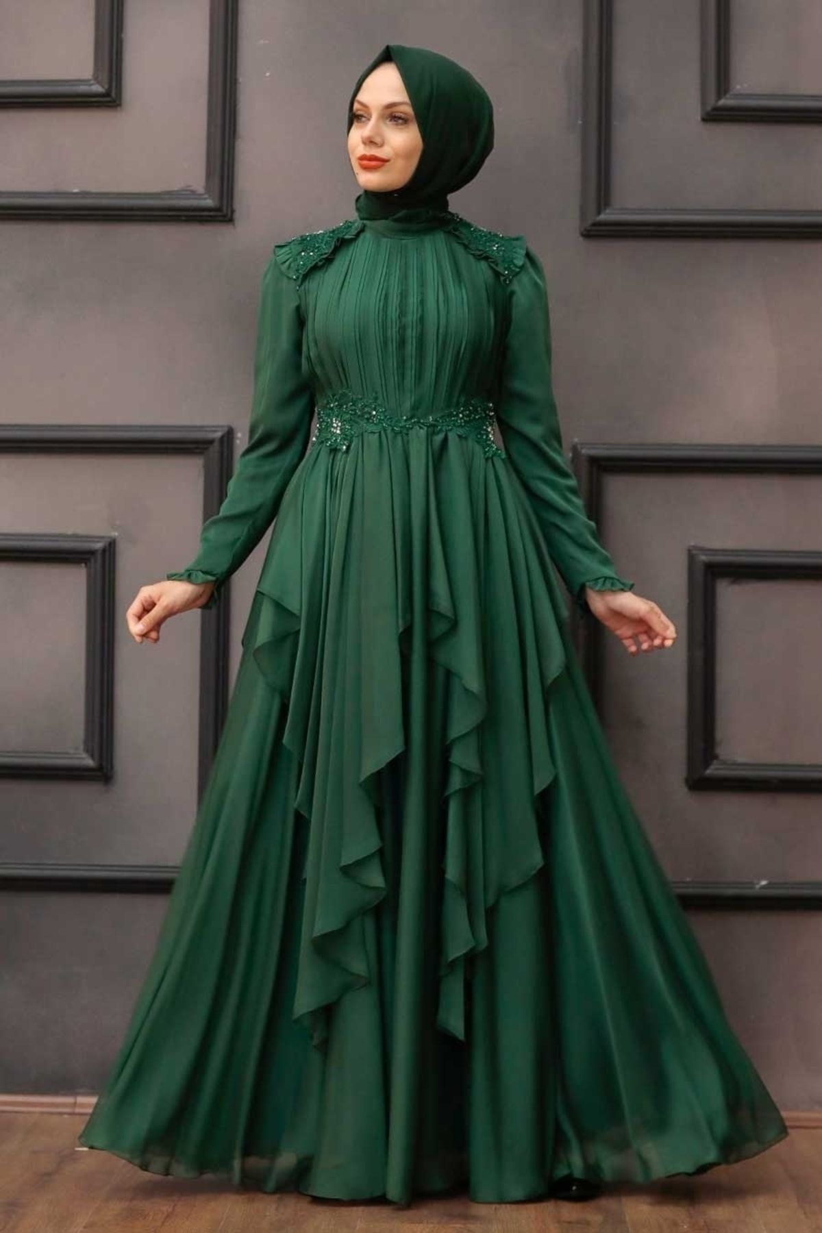 Neva Style Tesettür Abiye Elbise - Fırfır Detaylı Yeşil Tesettür Abiye Elbise 21850y