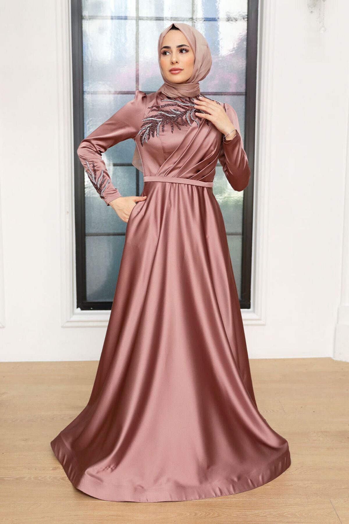 Neva Style Tesettürlü Abiye Elbise - Boncuk Işlemeli Bakır Saten Tesettür Abiye Elbise 22401bkr