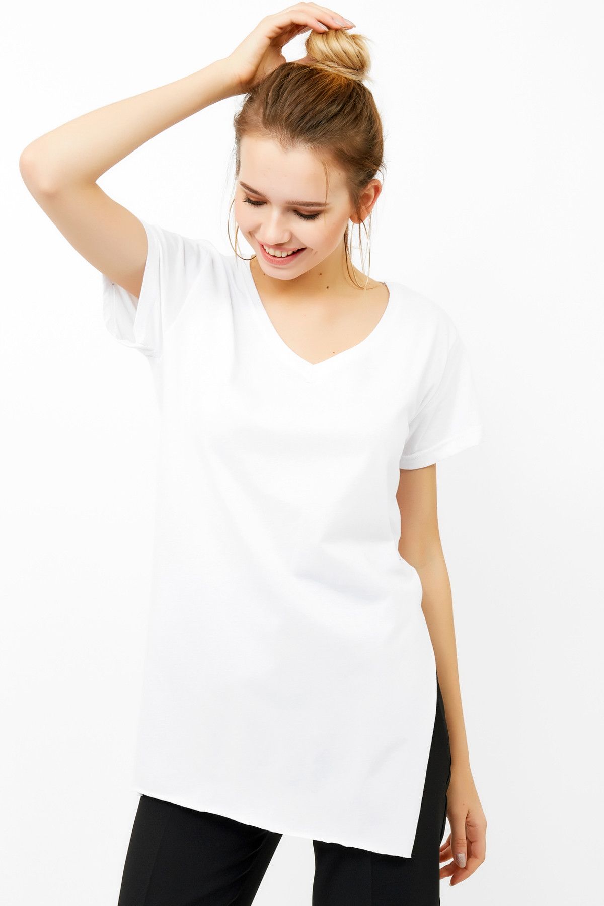 Eka Kadın Ekru V Yaka Uzun Yırtmaçlı Basic T-Shirt 0700-2104