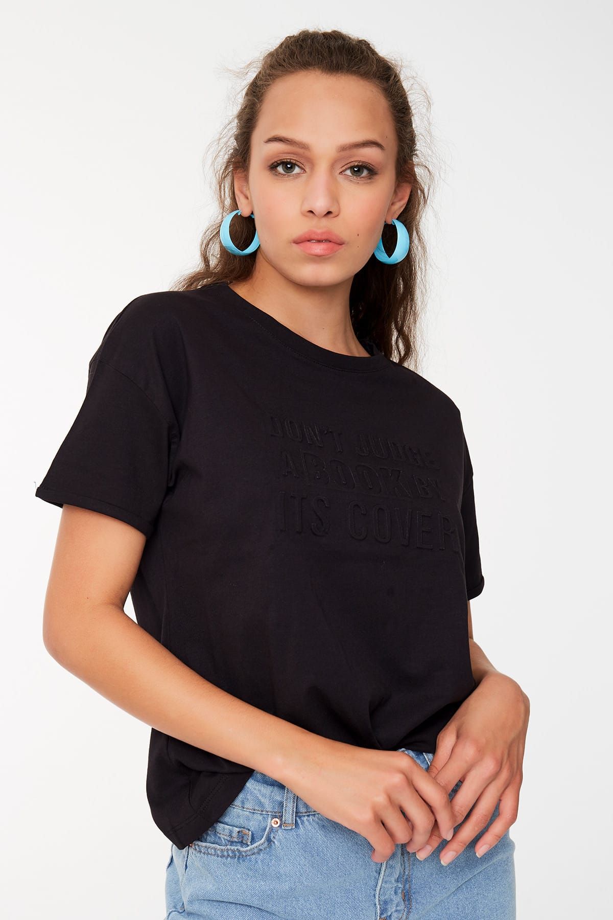 New Now Kadın Siyah Kolu Katlı Önü Kabartmalı T-Shirt 19Y587102