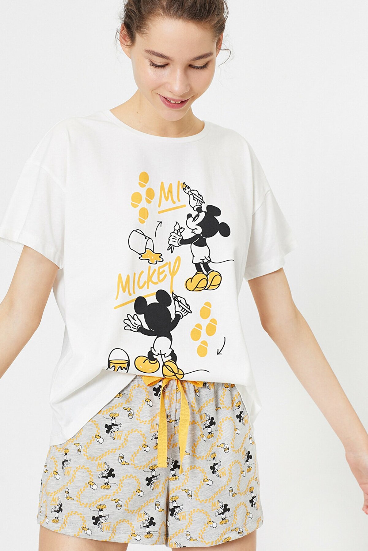 Koton Kadın Ekru Mickey Mouse Lisansli Yazili Baskili Pijama Takimi 0YLK79255MK