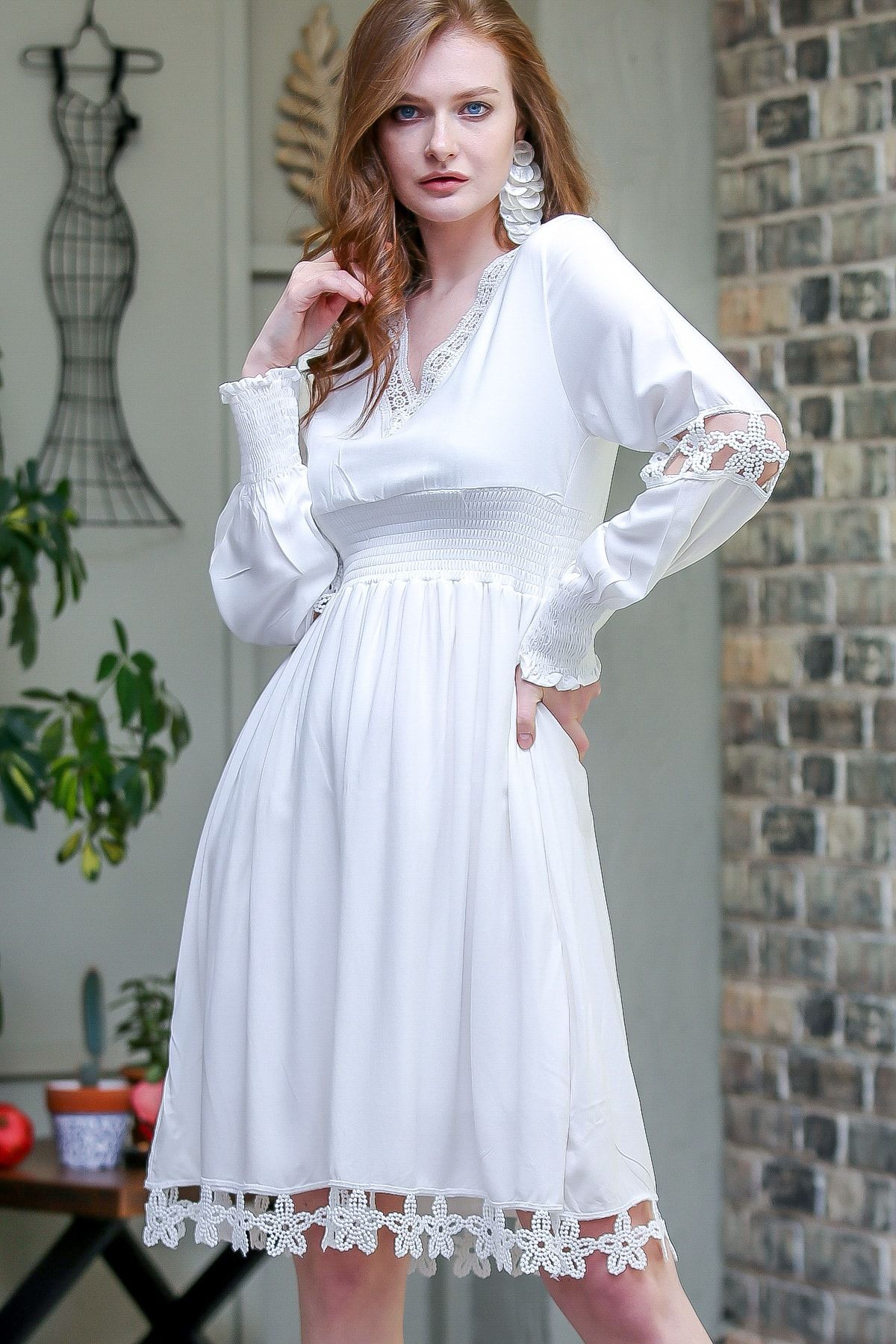 Chiccy Kadın Beyaz Retro Çiçek Dantel Detaylı Gipeli Balon Kol Astarlı Dokuma Elbise  M10160000EL97228