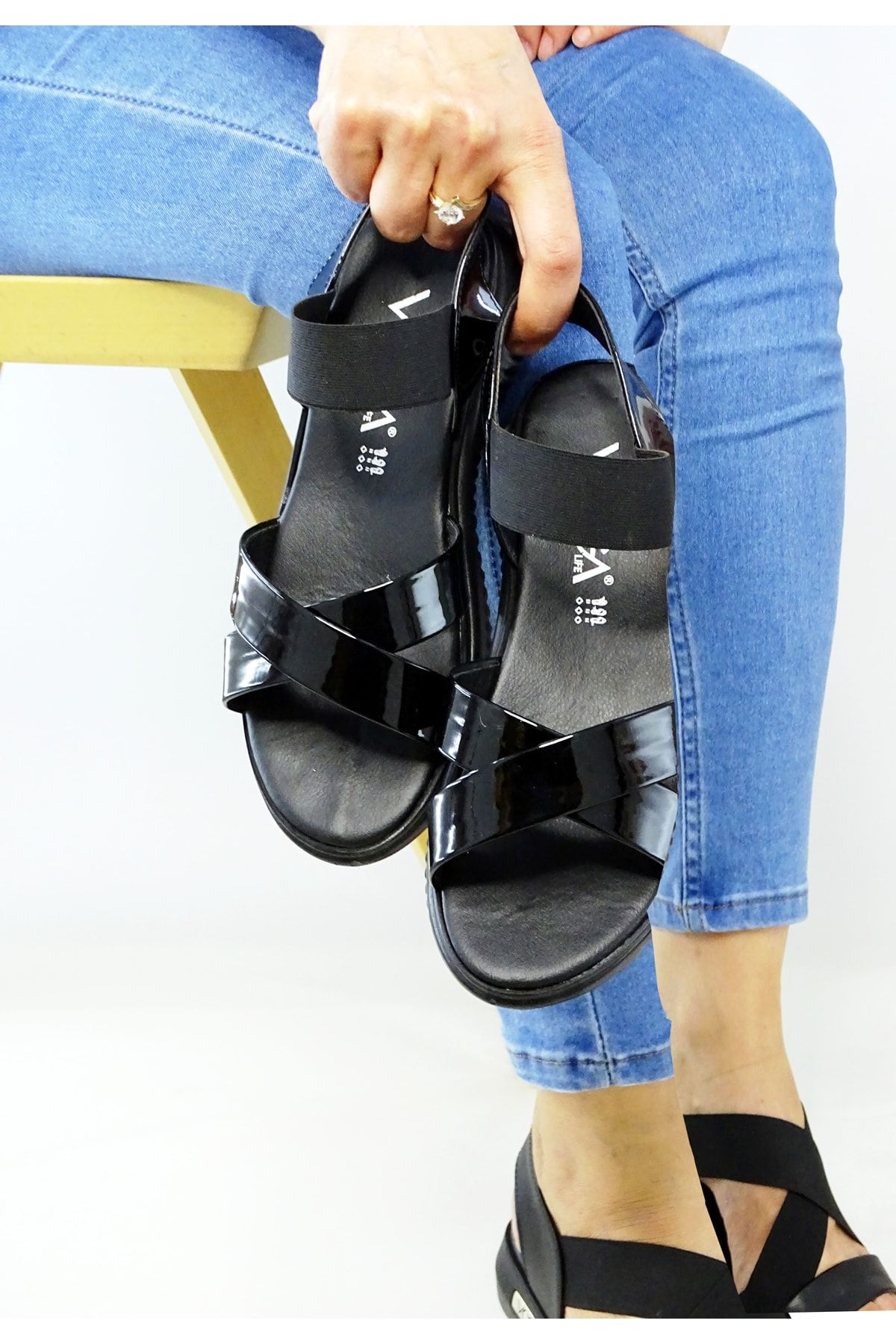 LETAO Kadın Siyah Lastikli Kolay Giyim Sandalet