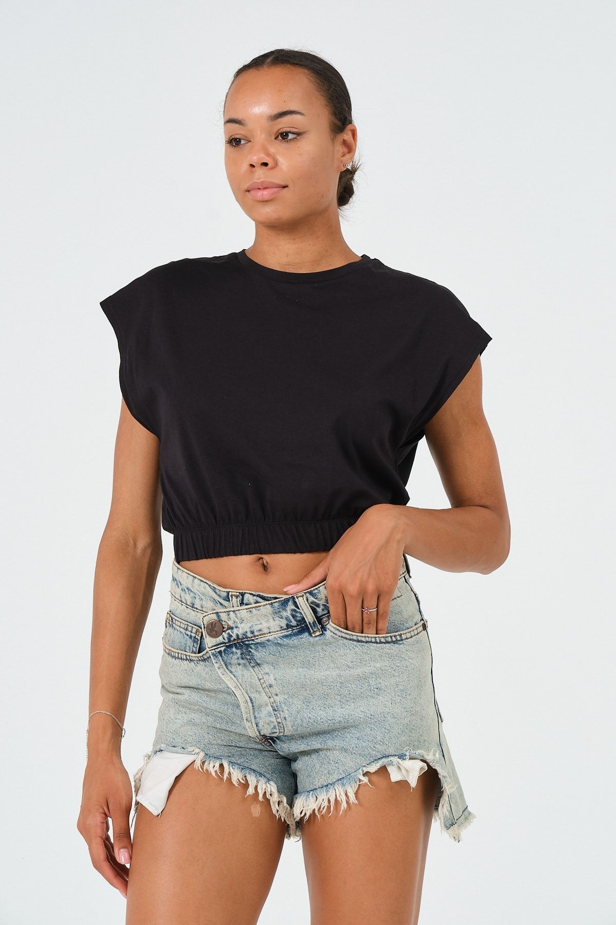 PUNKY CAT Kadın Siyah Beli Lastikli Crop Kolsuz T-Shirt