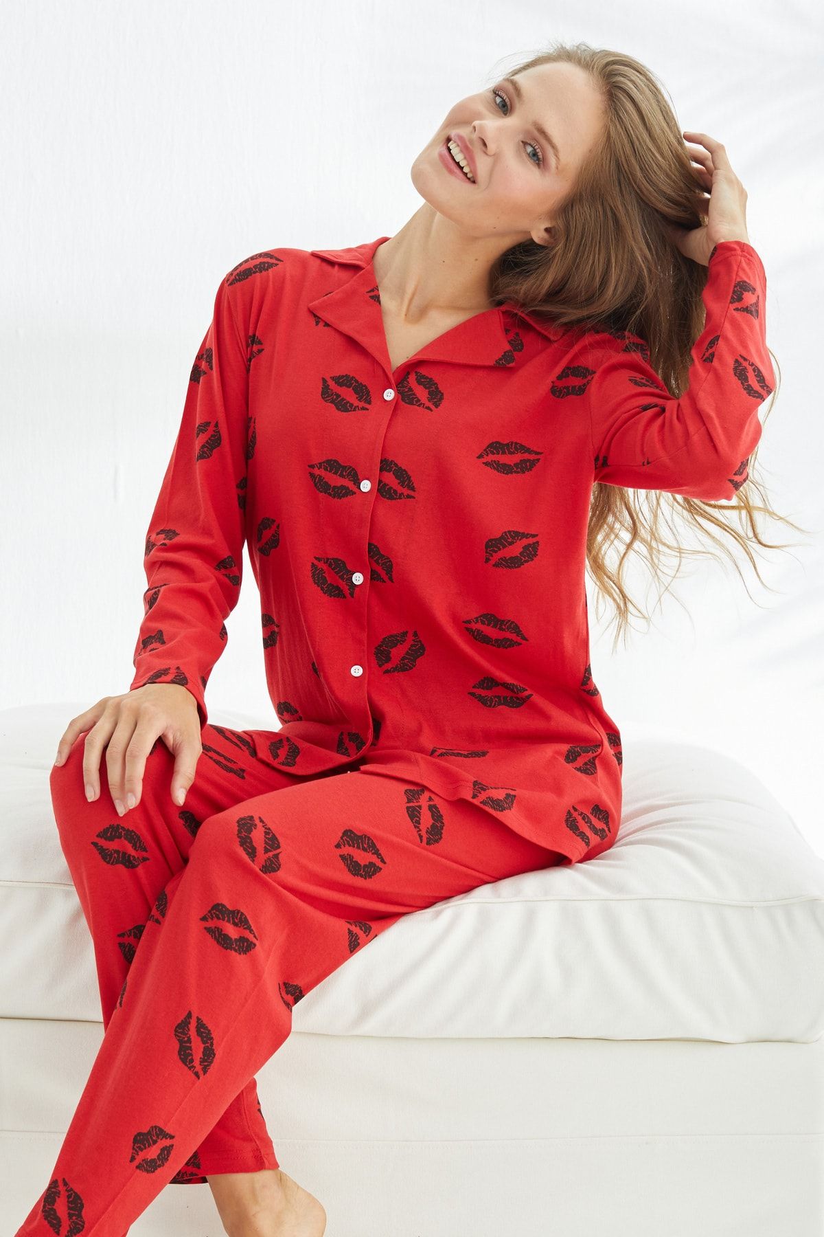 Siyah İnci kırmızı dudak desenli Pamuklu Düğmeli Pijama Takımı