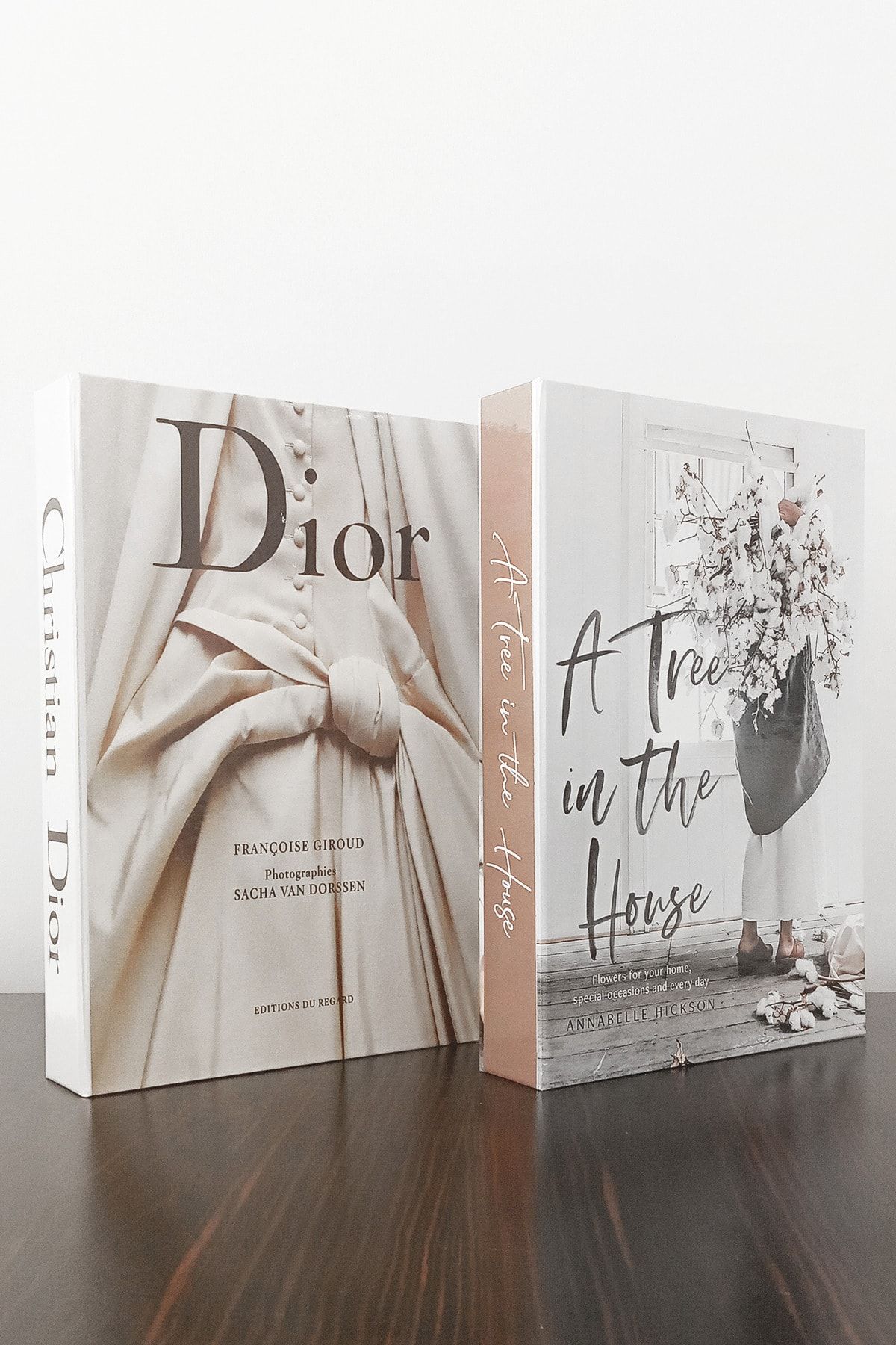 BayCazip 2'li Dekoratif Kitap Kutu Görünümlü Dior Gelinlik & A Three İn The House Temalı