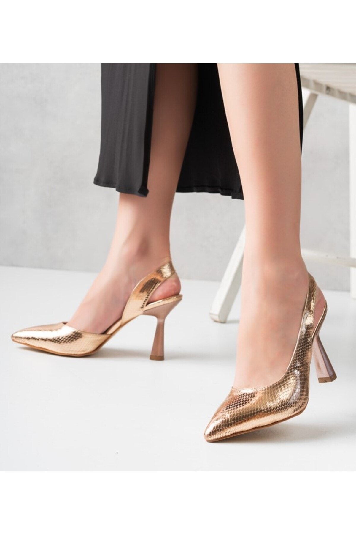 Genetti Home Metalik Renk Yılan Derisi Desenli Kadın Topuklu Ayakkabı