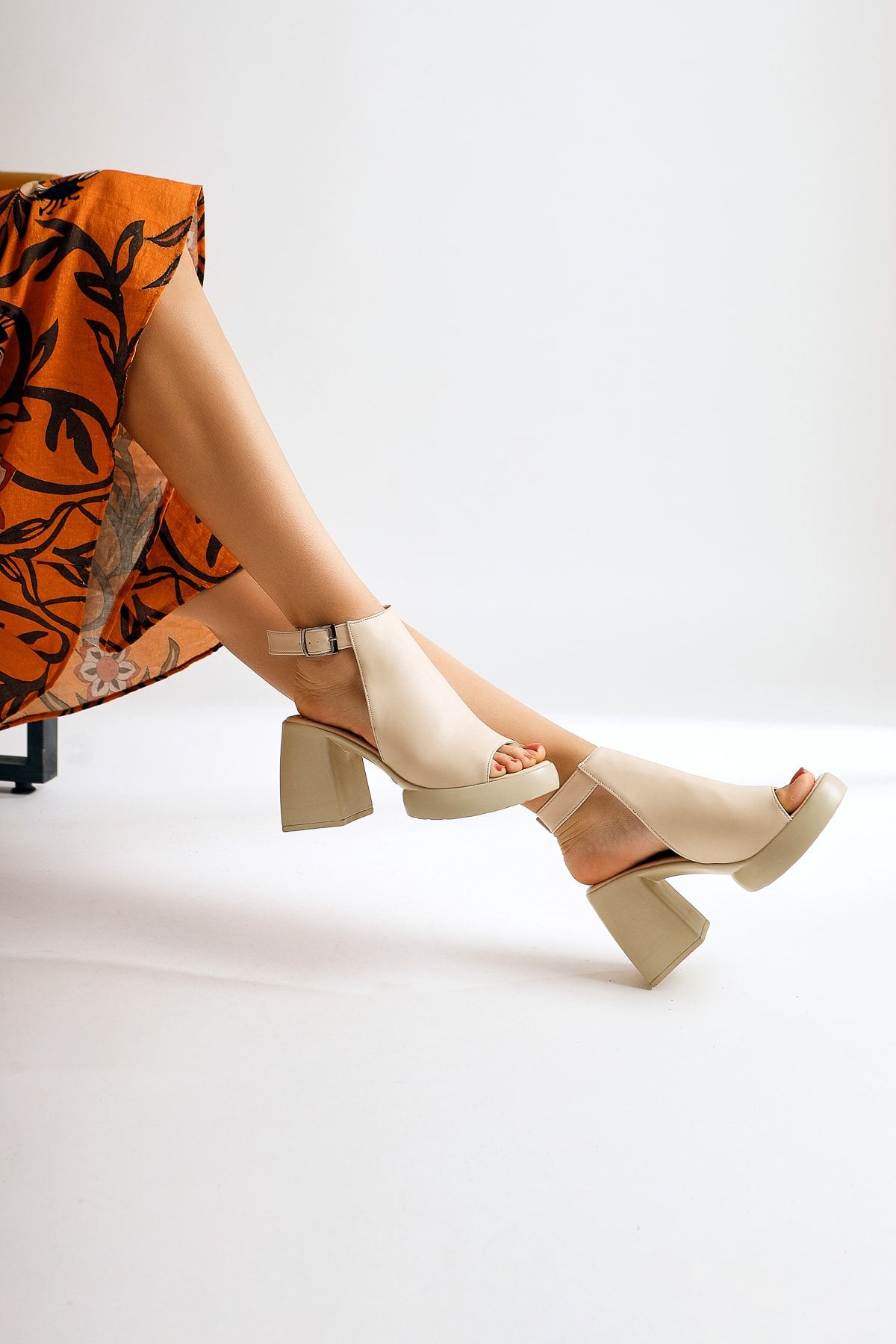 Limoya Taline Bej Kalın Topuklu Sandalet