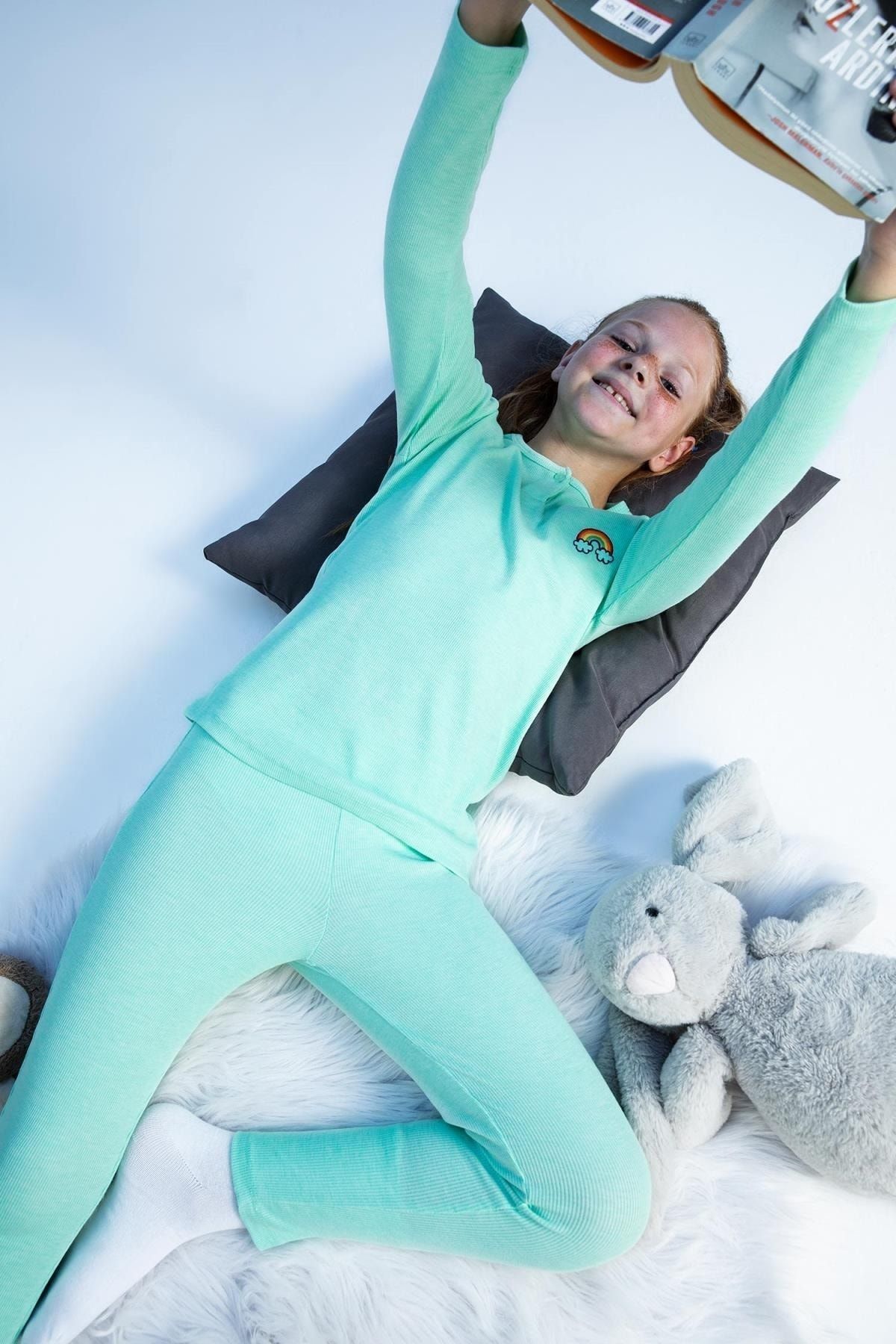 Defacto Kız Çocuk Gökkuşağı Baskılı Uzun Kollu Pijama Takım