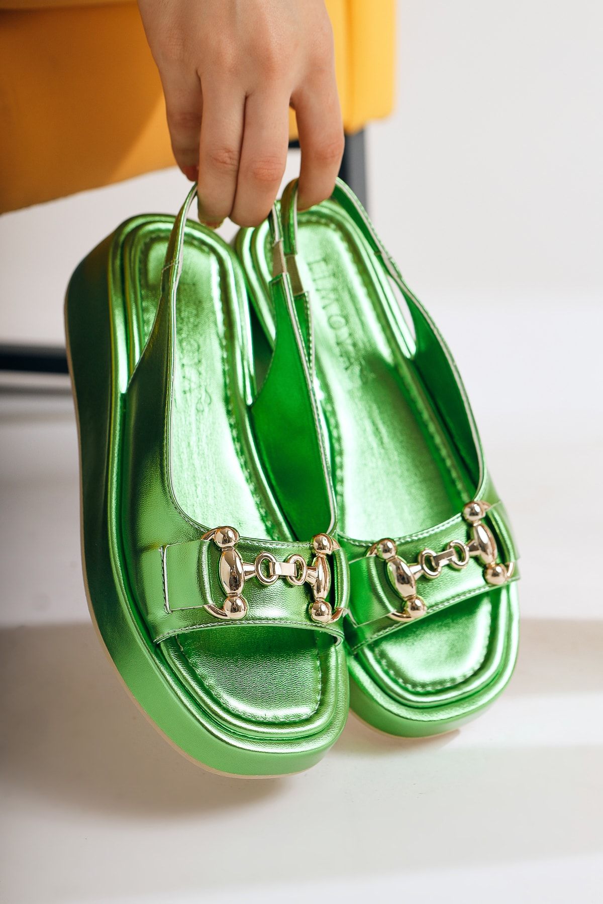 Limoya Neimi Yeşil Toka Detaylı Sandalet