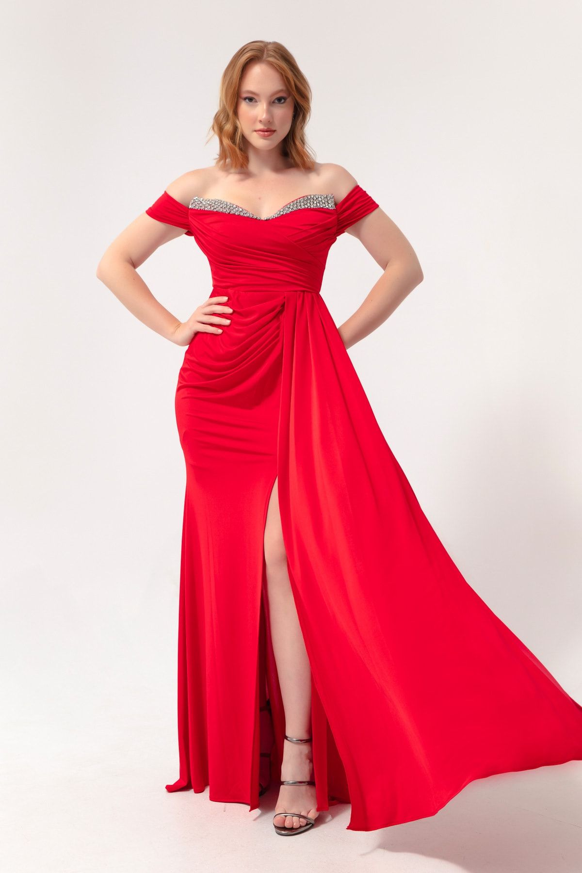 Lafaba Kadın Kırmızı Yakası Taşlı Kuyruklu Uzun Abiye Elbise