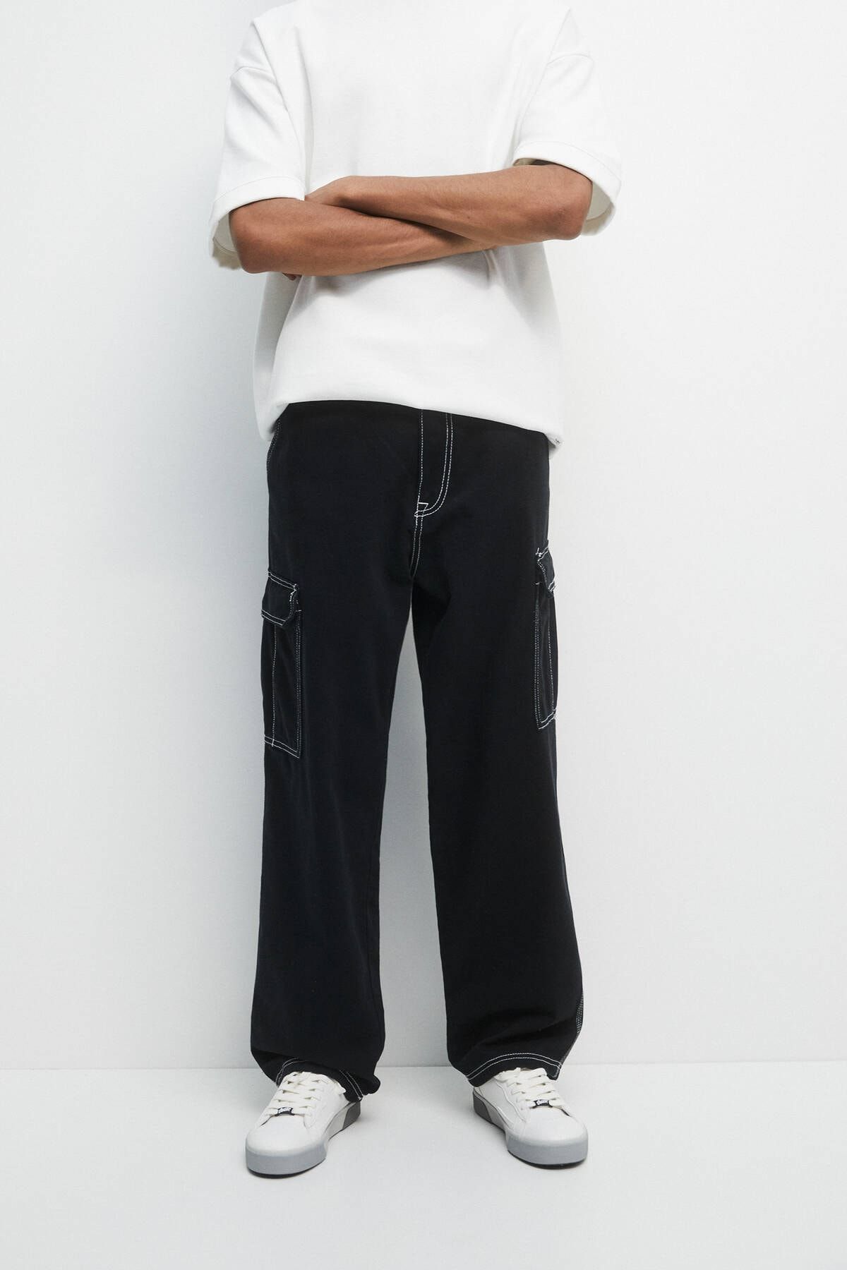 Pull & Bear Kontrast dikişli ve cepli kargo pantolon
