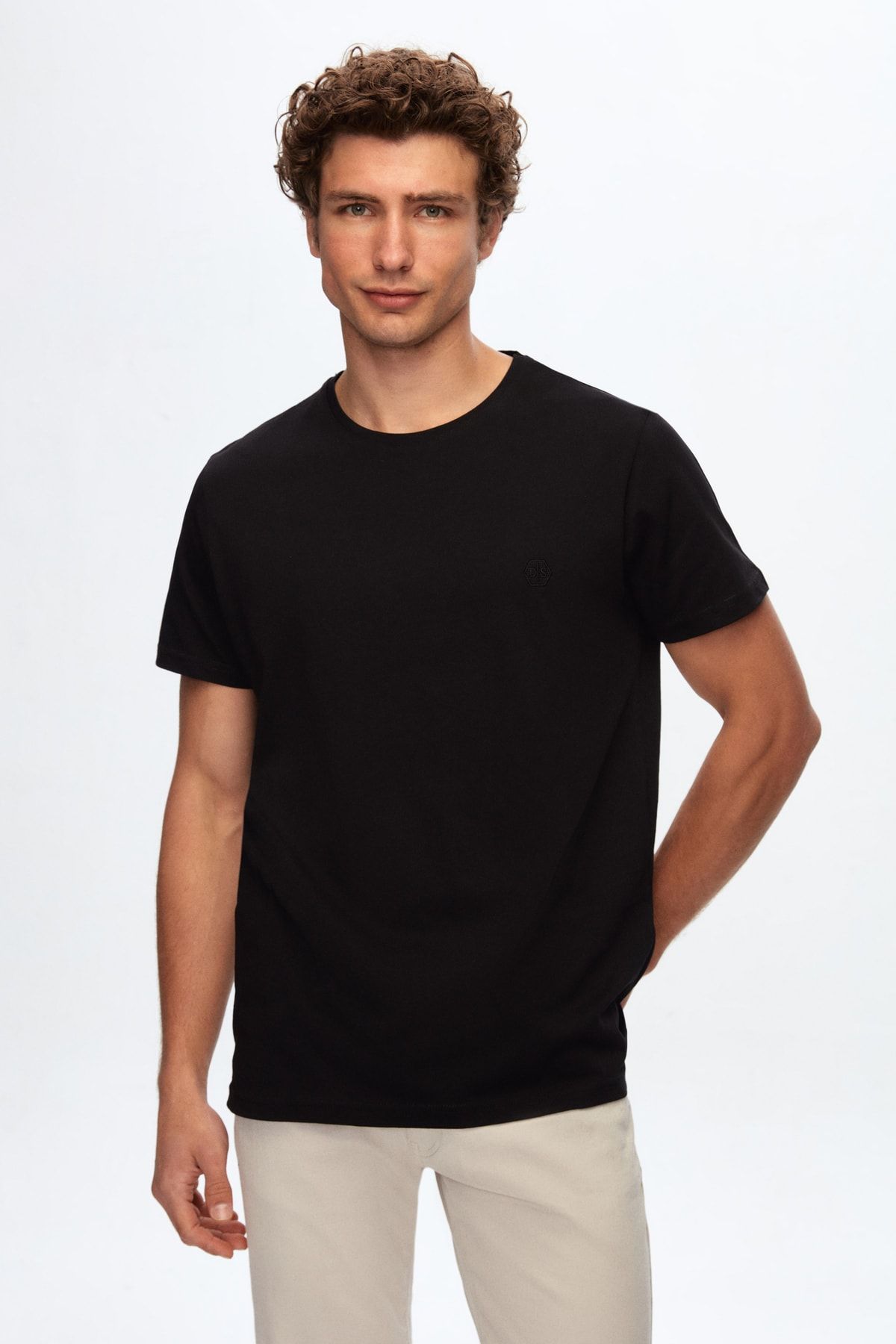 D'S Damat Regular Fit Siyah Düz Örgü Nakışlı %100 Pamuk T-shirt