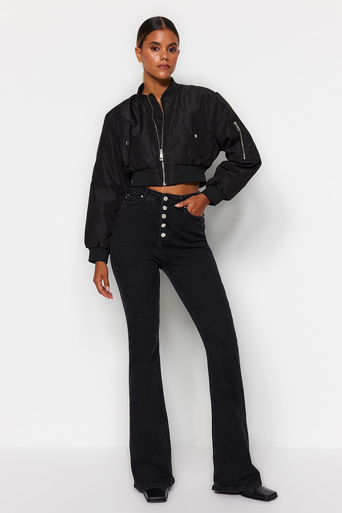 TRENDYOLMİLLA Siyah Önden Düğmeli Yüksek Bel Flare Jeans TWOSS20JE0111