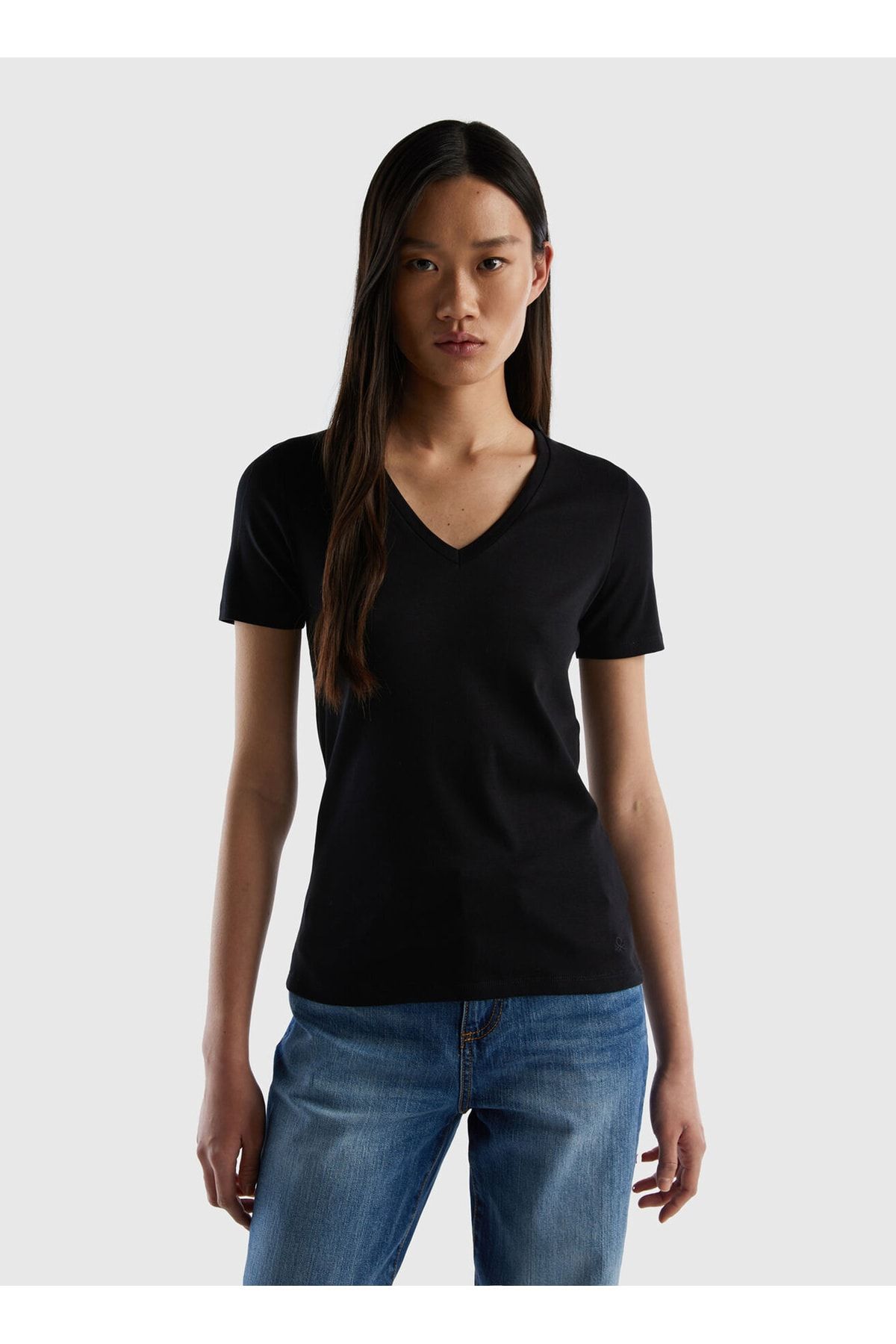 Benetton V Yaka Siyah Kadın T-Shirt 3GA2E4230