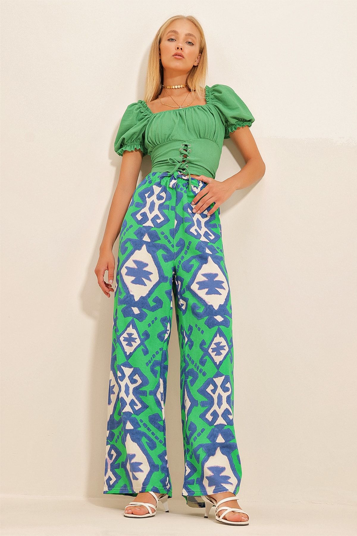 Trend Alaçatı Stili Kadın Mavi Yeşil Etnik Desenli Bol Paça Keten Pantolon ALC-X10710