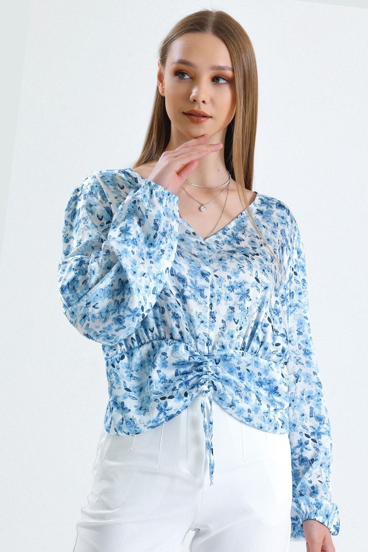 MD trend Kadın Mavi Önü Büzgülü V Yaka Balon Kollu Beli Gipe Detaylı Yazlık Saten Bluz