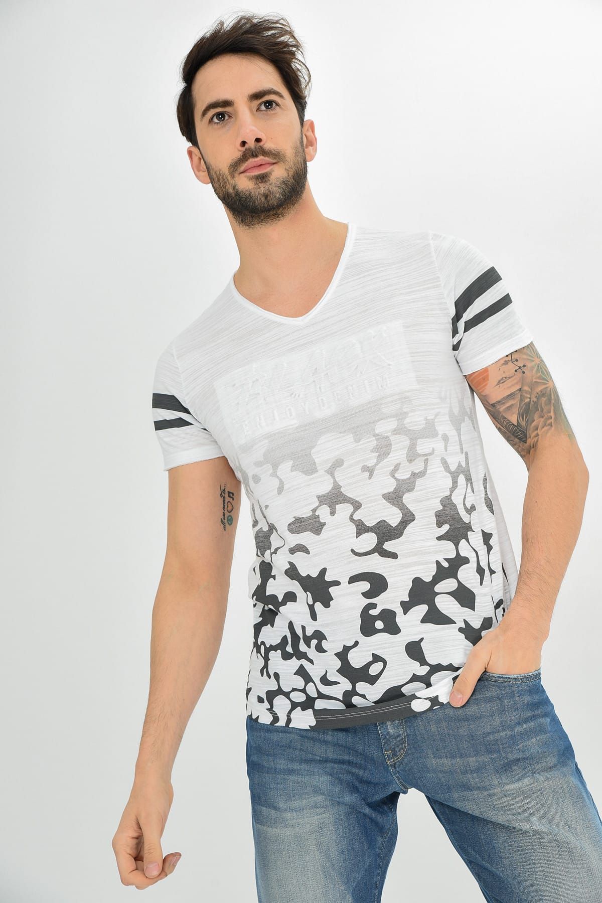 Dynamo Erkek Beyaz Flamlı Kabartma Baskılı T-shirt T137
